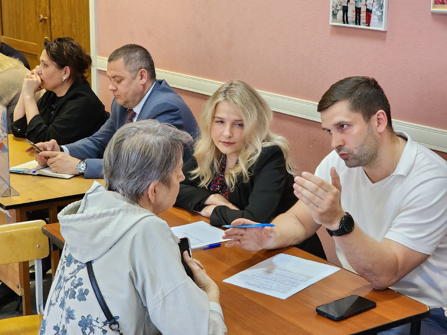 чехов, выездная администрация, встреча с жителями, обращения граждан, улица чехова, жилой дом, ремонт в подъезде, уборка в подъезде, содержание жилого дома, мбу чеховское благоустройство, глава округа михаил собакин,