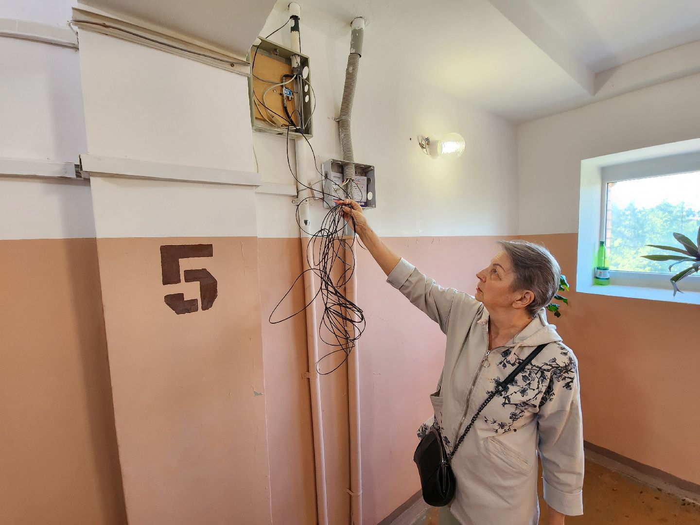 чехов, выездная администрация, встреча с жителями, обращения граждан, улица чехова, жилой дом, ремонт в подъезде, уборка в подъезде, содержание жилого дома, мбу чеховское благоустройство, глава округа михаил собакин,