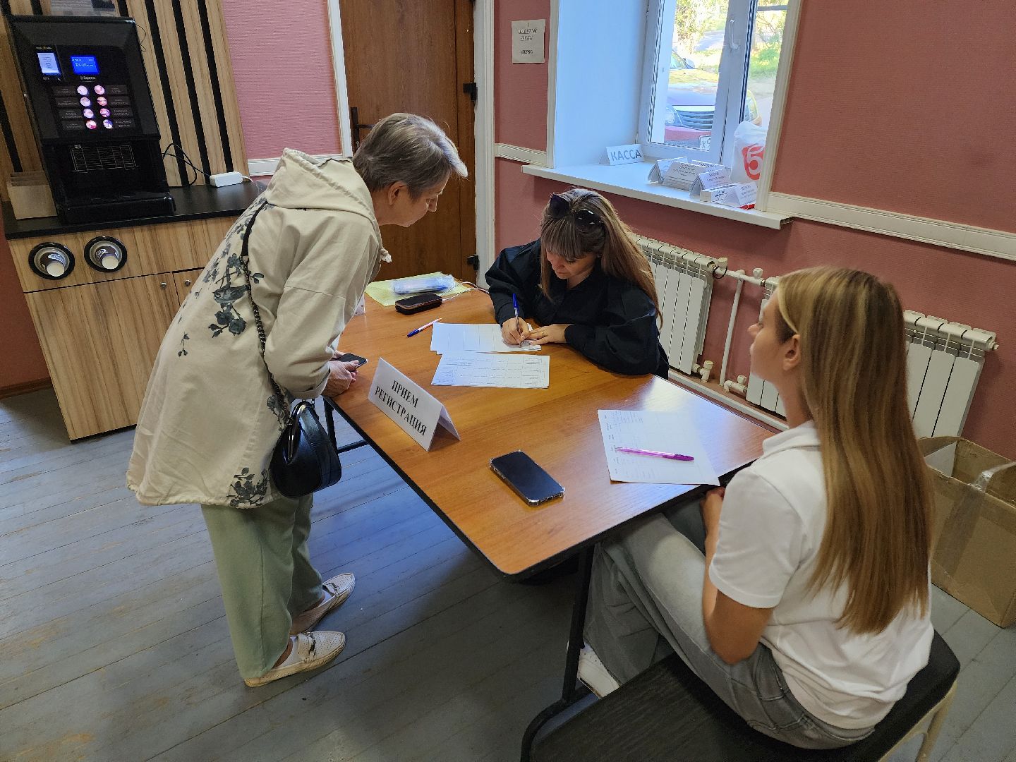 чехов, выездная администрация, встреча с жителями, обращения граждан, улица чехова, жилой дом, ремонт в подъезде, уборка в подъезде, содержание жилого дома, мбу чеховское благоустройство, глава округа михаил собакин,