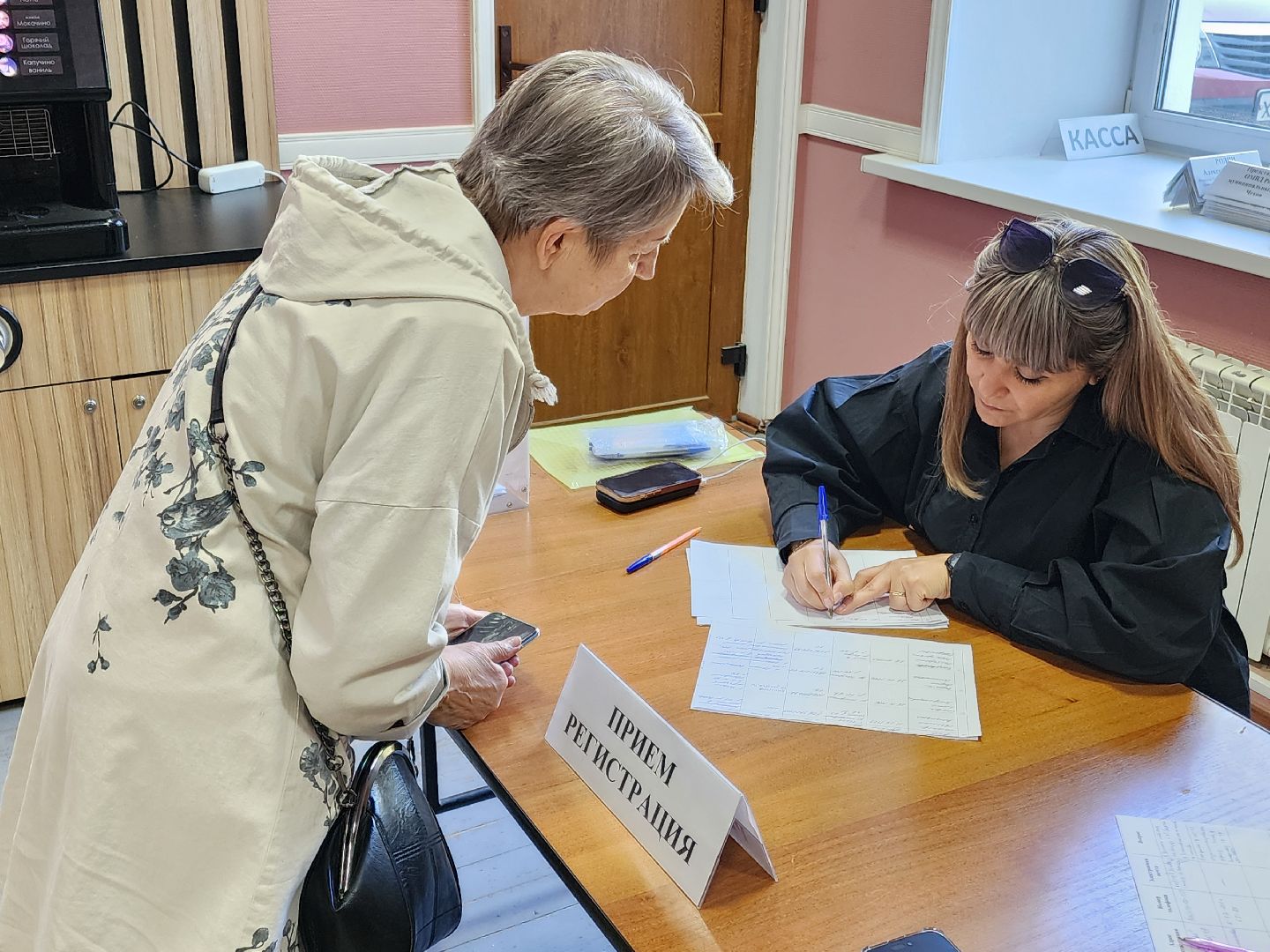 чехов, выездная администрация, встреча с жителями, обращения граждан, улица чехова, жилой дом, ремонт в подъезде, уборка в подъезде, содержание жилого дома, мбу чеховское благоустройство, глава округа михаил собакин,