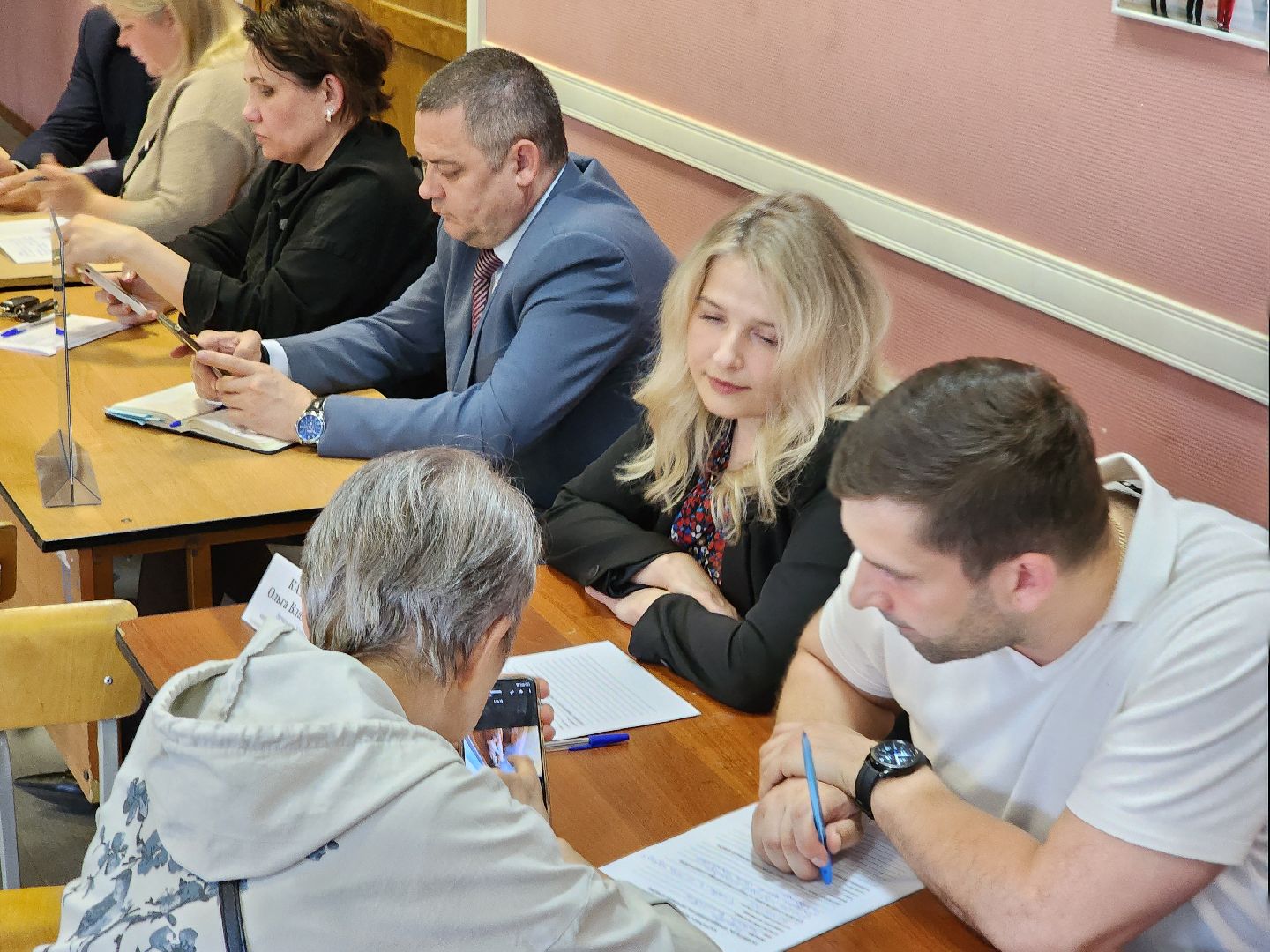 чехов, выездная администрация, встреча с жителями, обращения граждан, улица чехова, жилой дом, ремонт в подъезде, уборка в подъезде, содержание жилого дома, мбу чеховское благоустройство, глава округа михаил собакин,