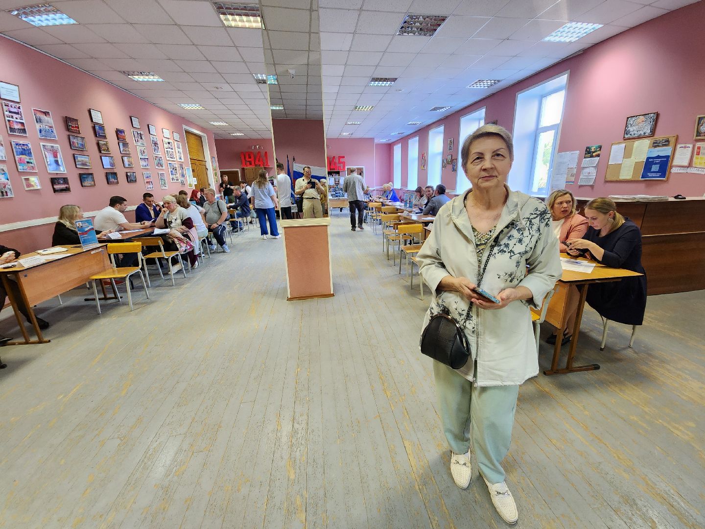 чехов, выездная администрация, встреча с жителями, обращения граждан, улица чехова, жилой дом, ремонт в подъезде, уборка в подъезде, содержание жилого дома, мбу чеховское благоустройство, глава округа михаил собакин,