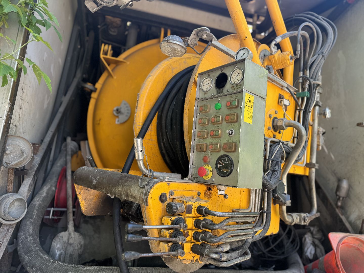 благоустройство территории, расчистка оврага , ленинский городской округ,коммунальные службы,