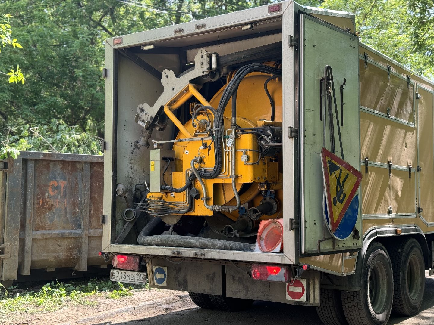 благоустройство территории, расчистка оврага , ленинский городской округ,коммунальные службы,