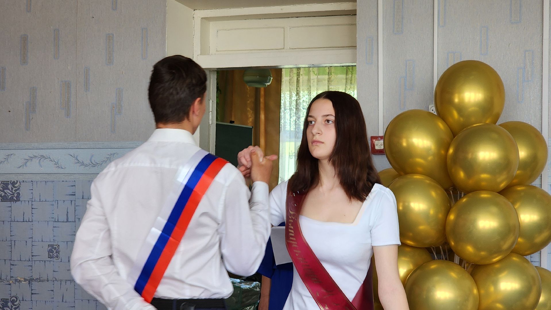 Белоомут , Последний звонок ,