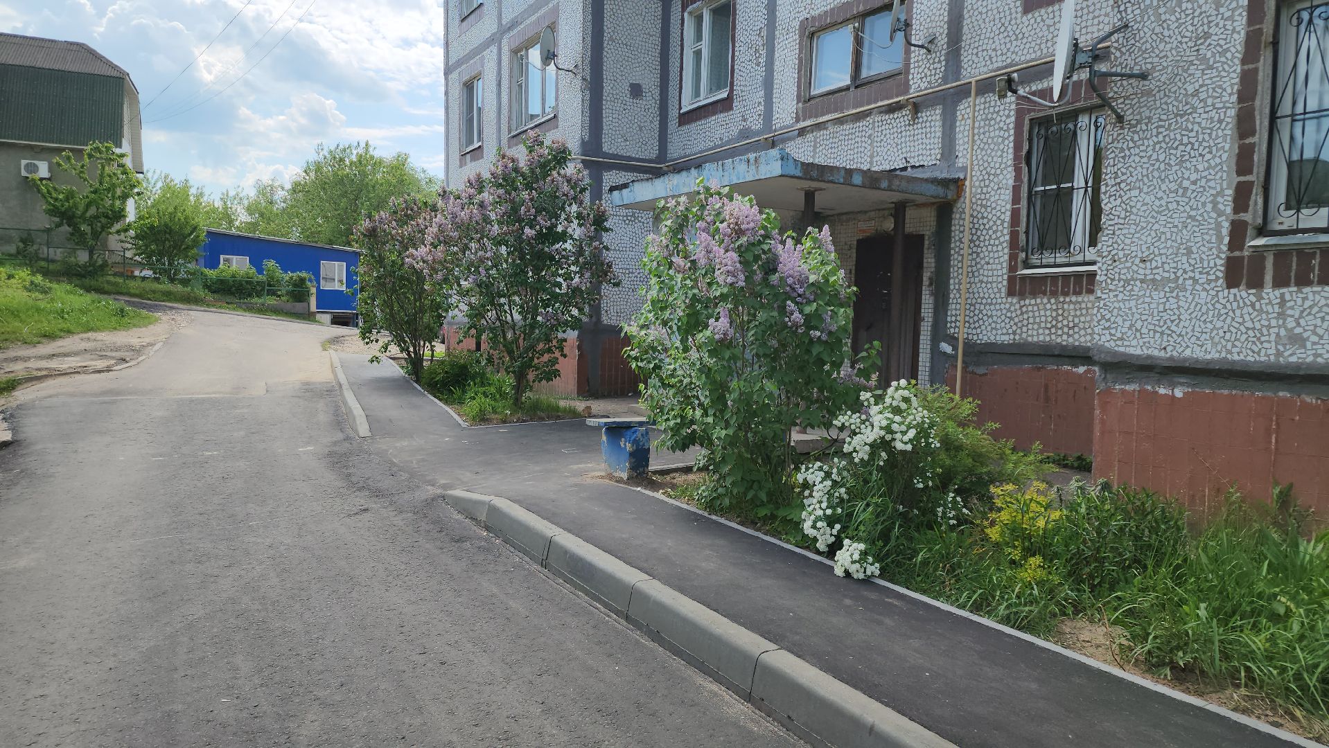 кашира, благоустройство, комплексное благоустройство дворов, асфальт, бордюры, входные группы, парковка,