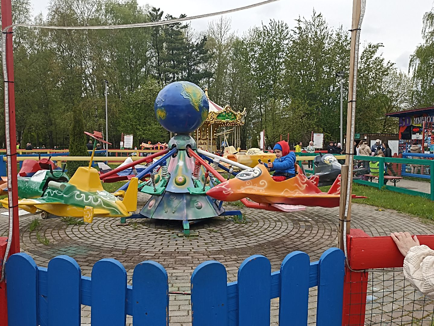 Серпухов, Подмосковье, дети, парк, аттракционы, весна, семья