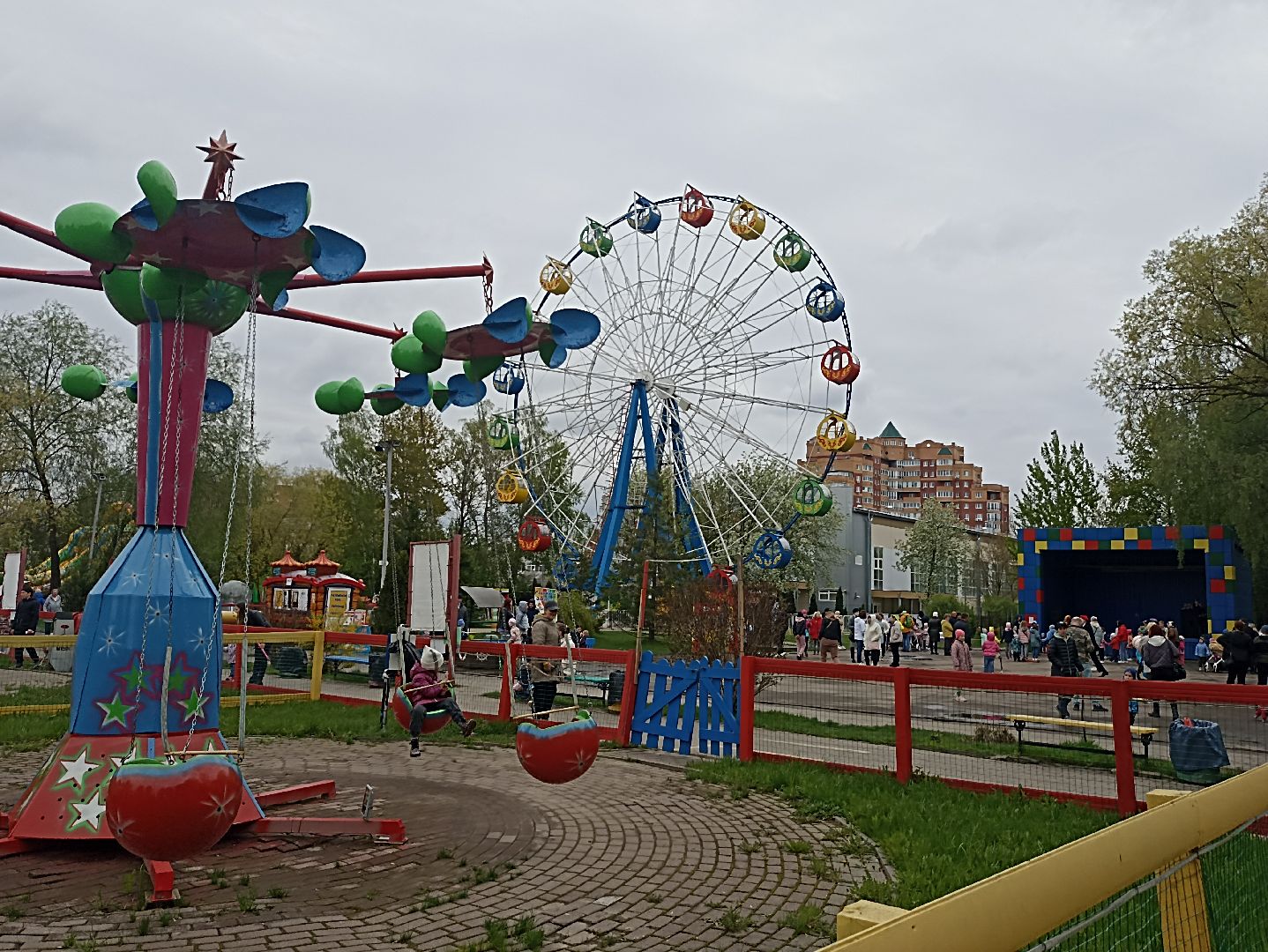 Серпухов, Подмосковье, дети, парк, аттракционы, весна, семья