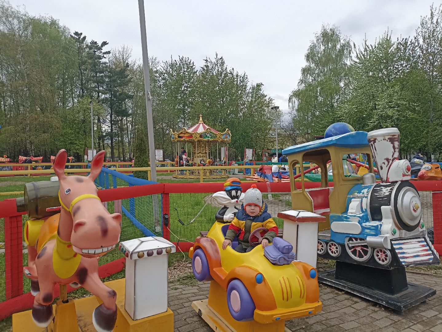 Серпухов, Подмосковье, дети, парк, аттракционы, весна, семья