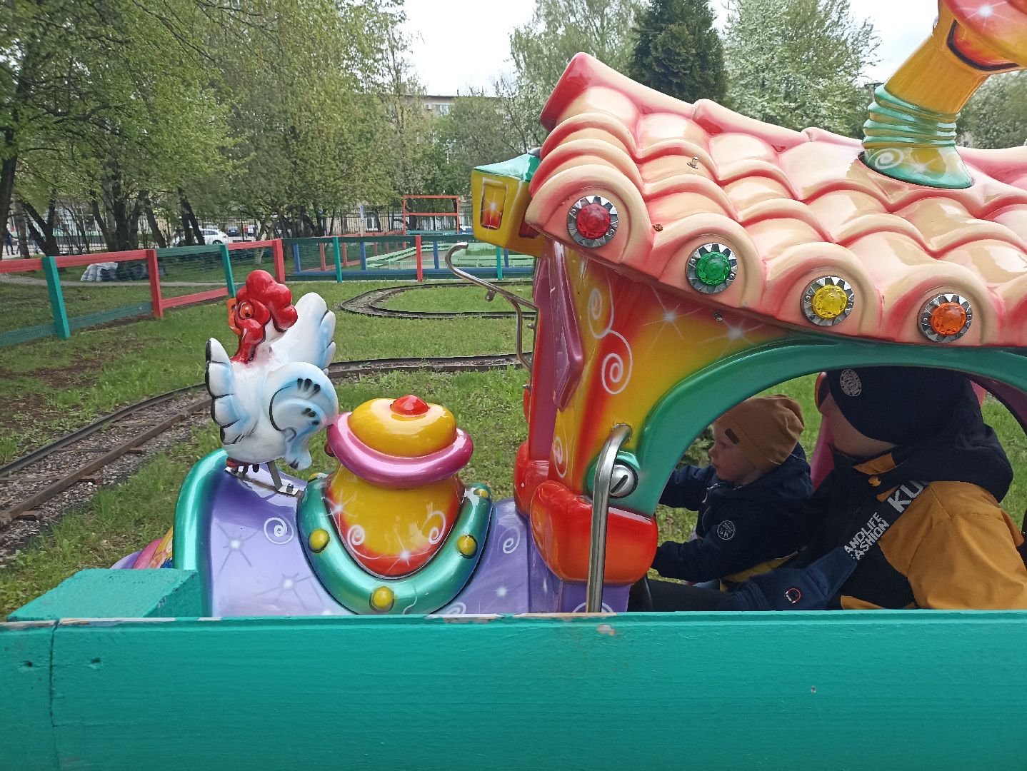 Серпухов, Подмосковье, дети, парк, аттракционы, весна, семья