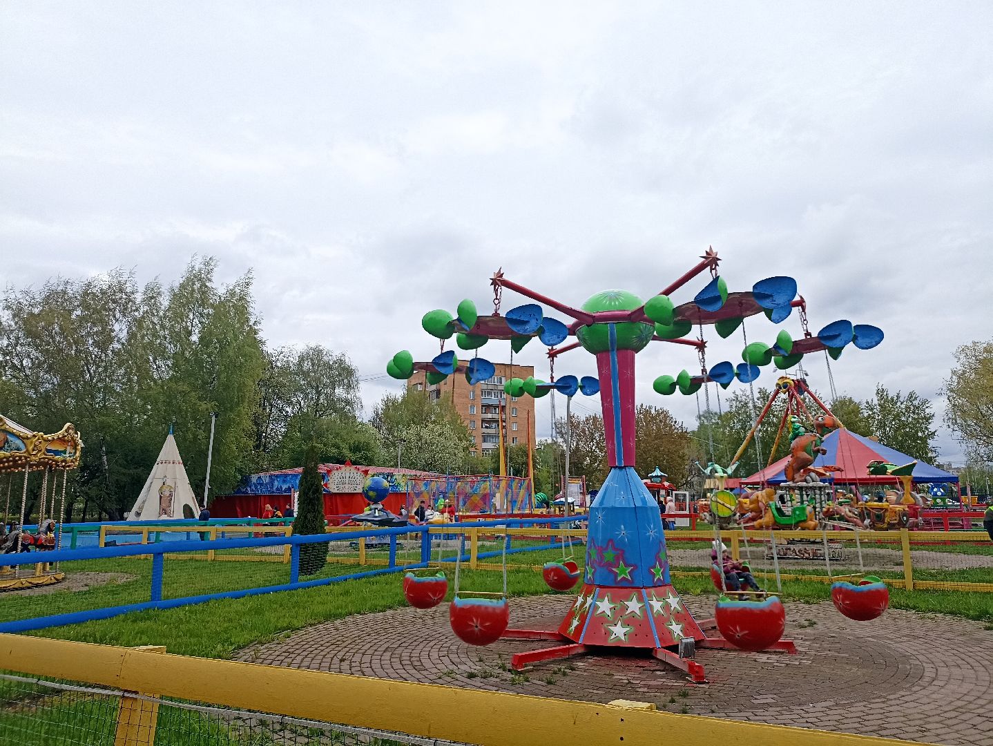 Серпухов, Подмосковье, дети, парк, аттракционы, весна, семья