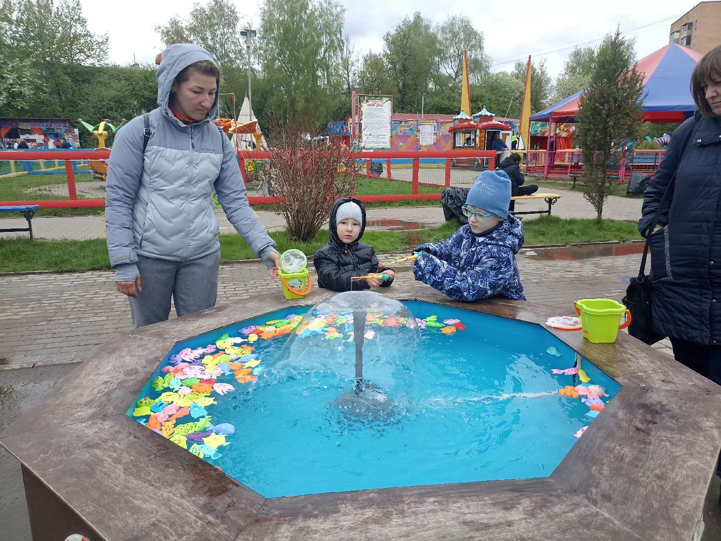 Серпухов, Подмосковье, дети, парк, аттракционы, весна, семья