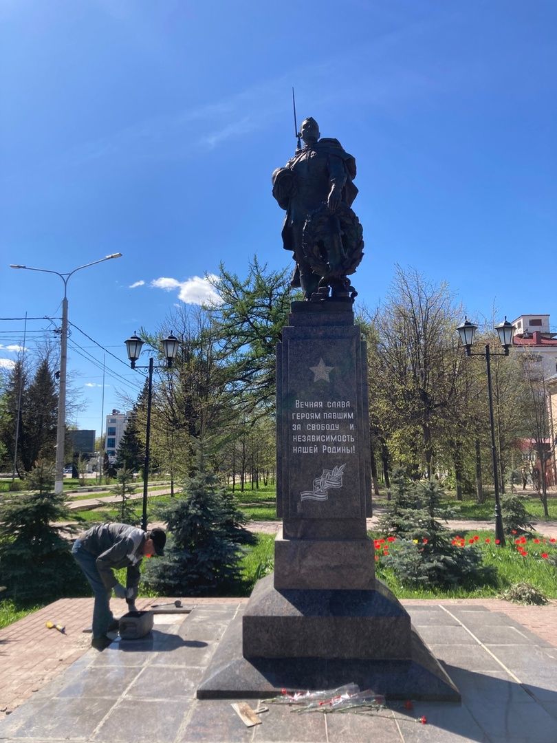 Солнечногорск, Советская площадь, братская могила, 9 мая, памятник