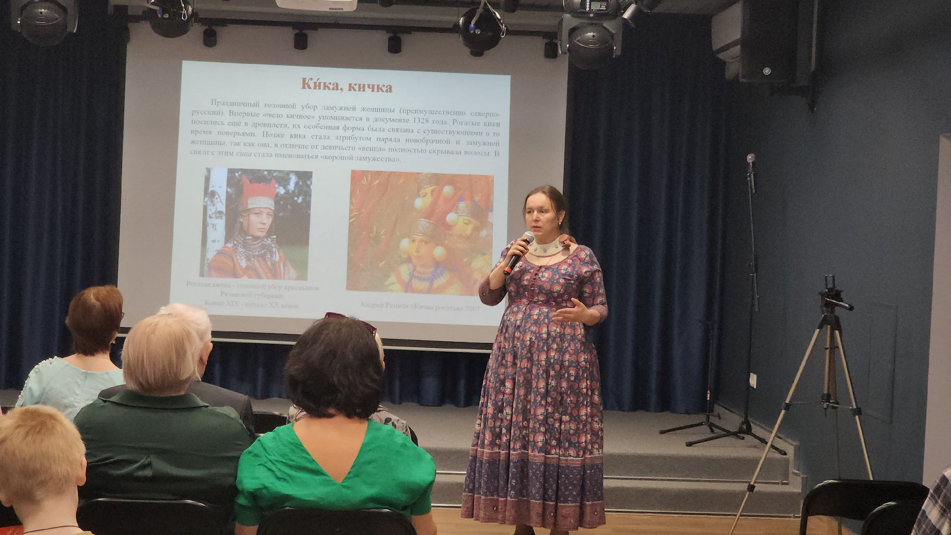 долгопрудный, центральная модельная библиотека, день славянской письменности и культуры, концерт, выставка, кокошник, романсы,