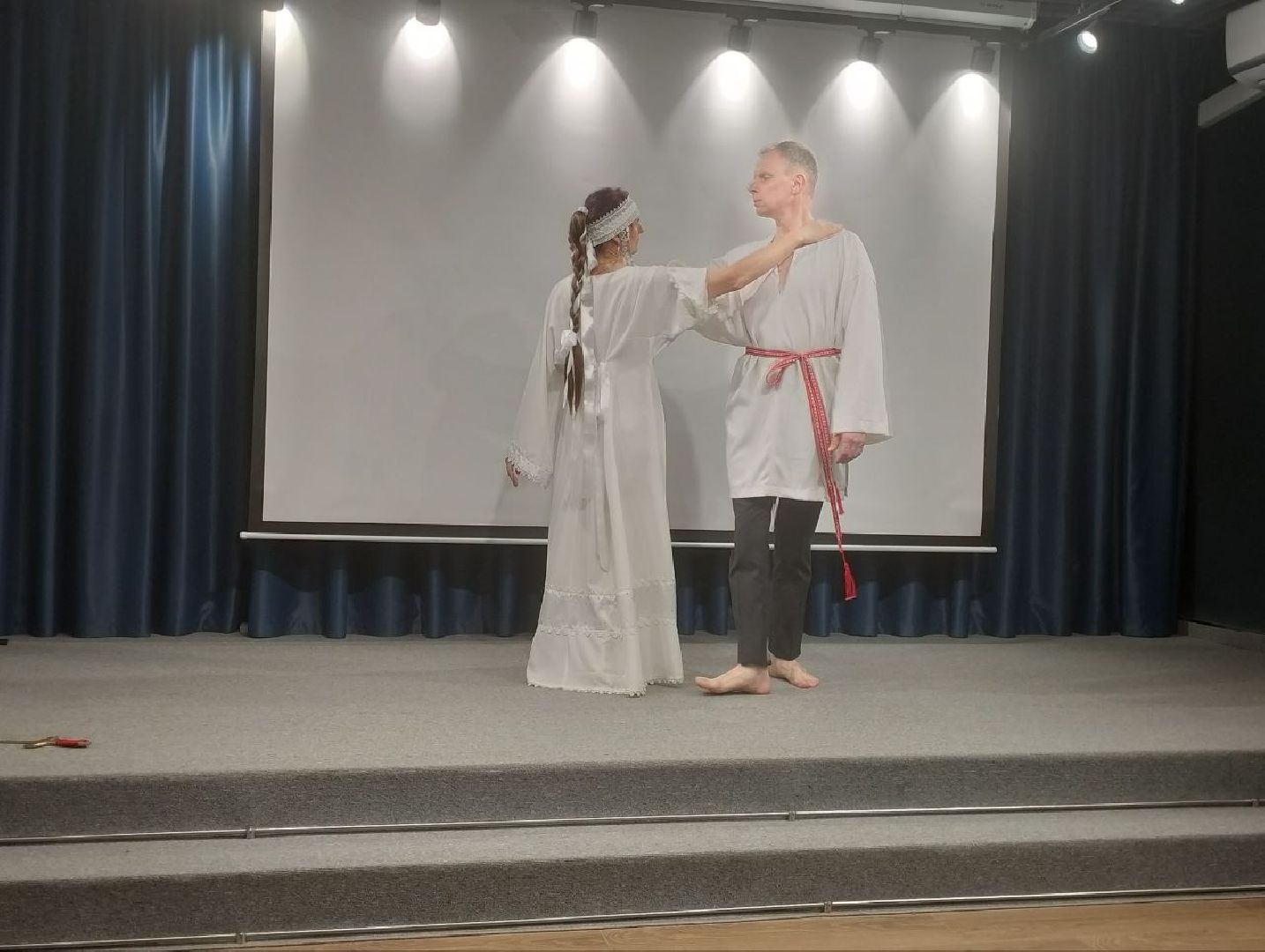 долгопрудный, центральная модельная библиотека, день славянской письменности и культуры, концерт, выставка, кокошник, романсы,