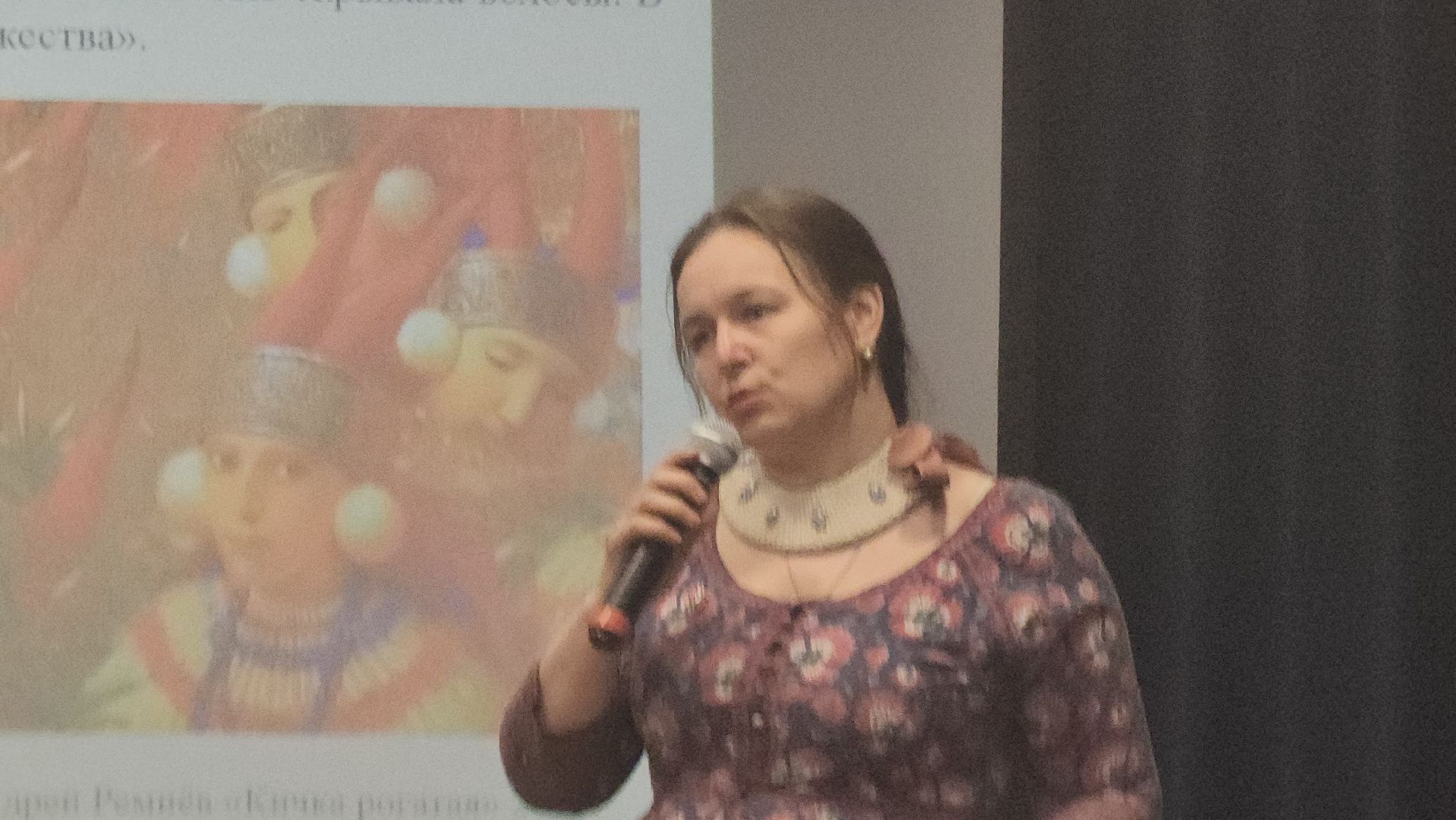 долгопрудный, центральная модельная библиотека, день славянской письменности и культуры, концерт, выставка, кокошник, романсы,