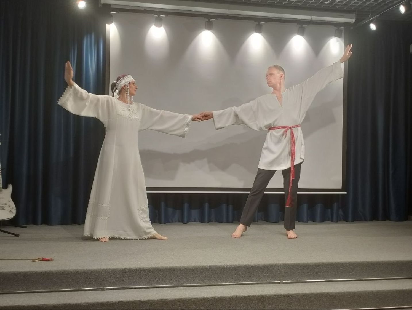 долгопрудный, центральная модельная библиотека, день славянской письменности и культуры, концерт, выставка, кокошник, романсы,