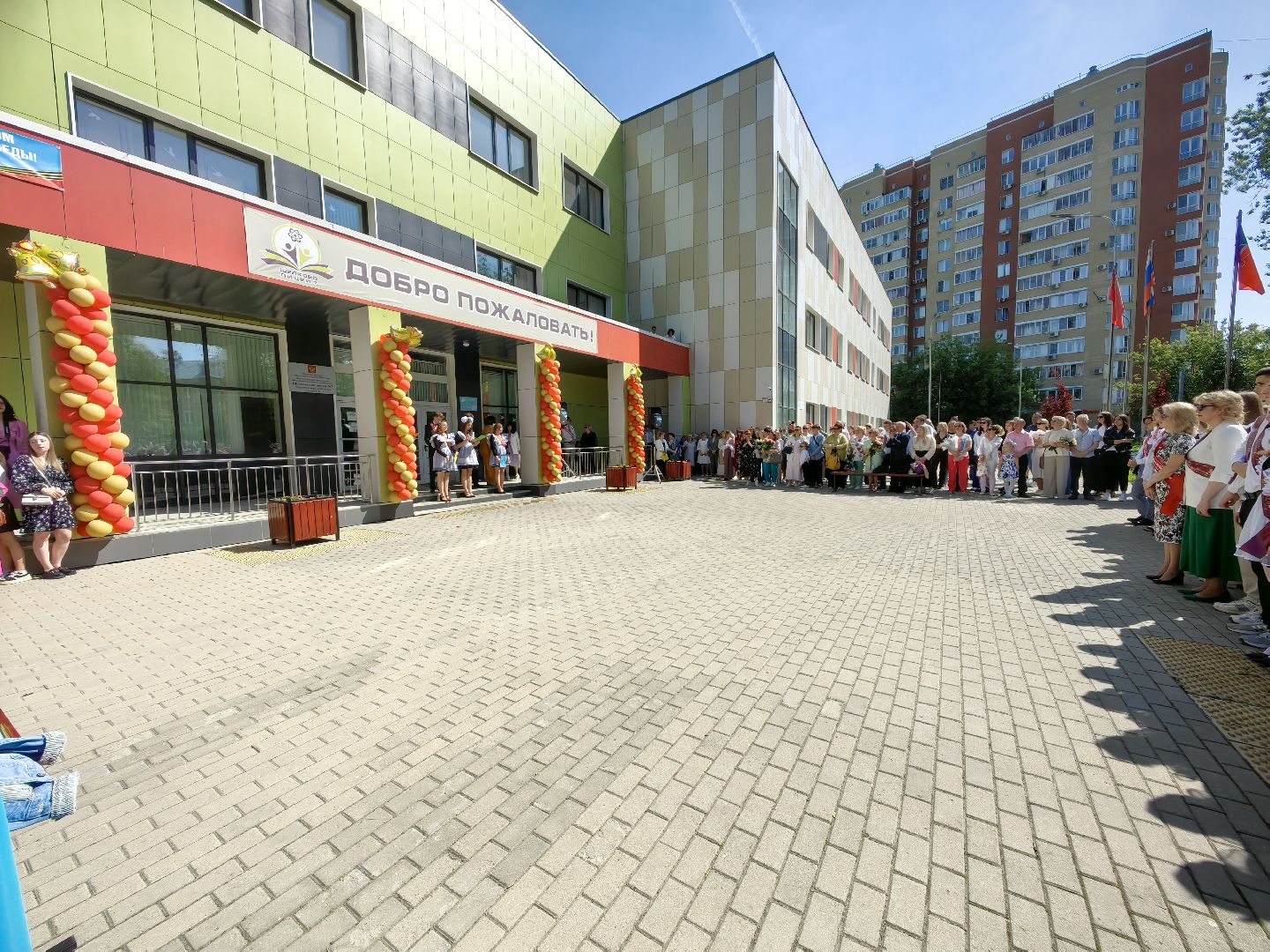 выпускники, последний звонок, золотая медаль, линейка,