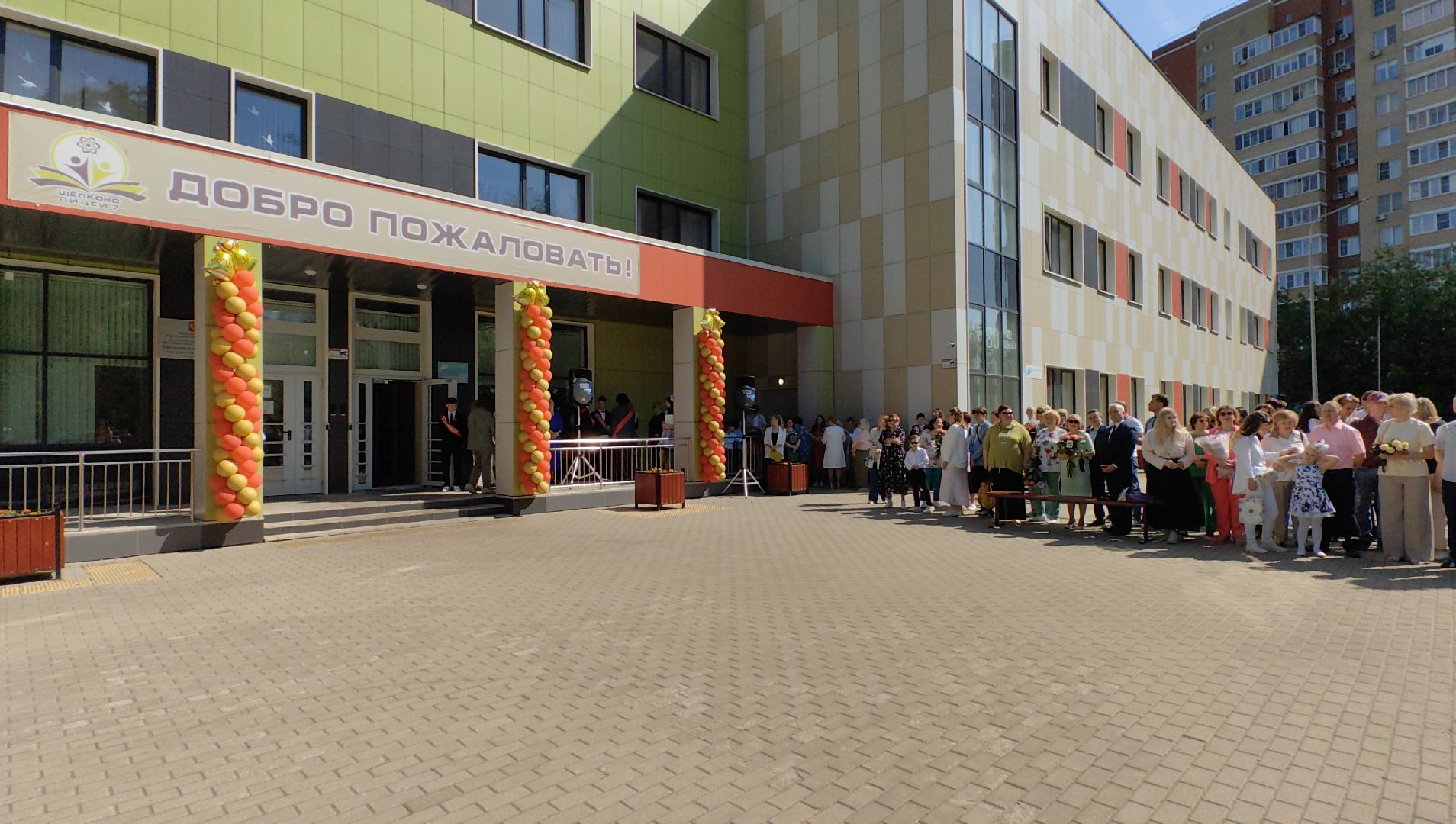 выпускники, последний звонок, золотая медаль, линейка,