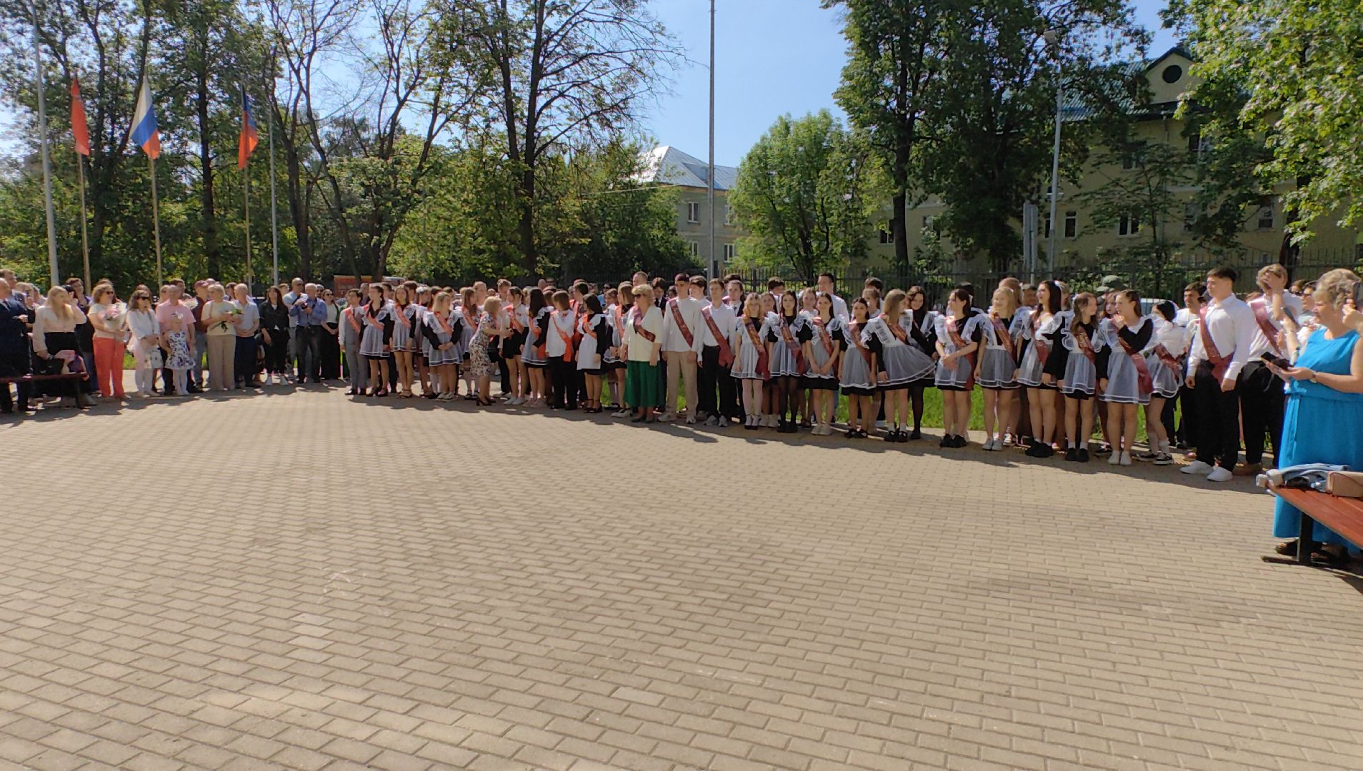 выпускники, последний звонок, золотая медаль, линейка,