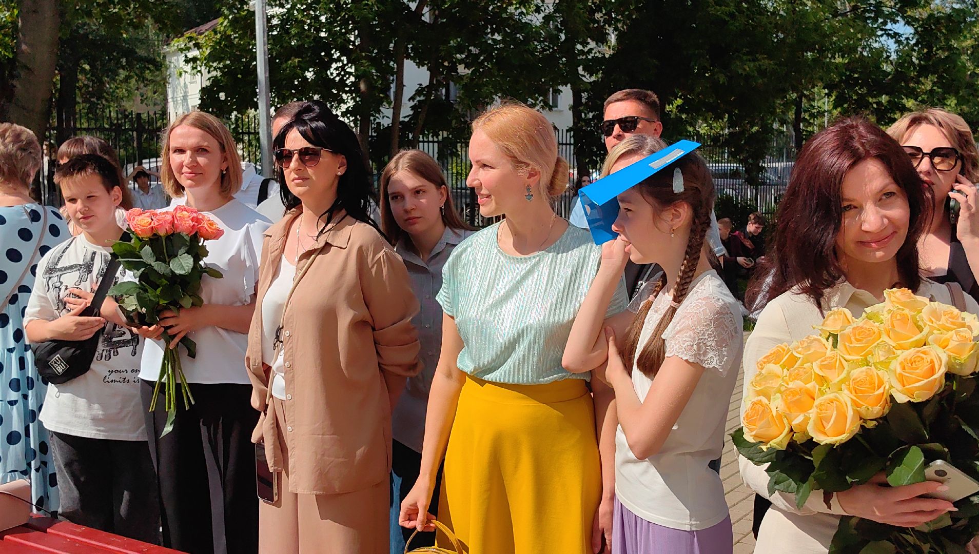 выпускники, последний звонок, золотая медаль, линейка,