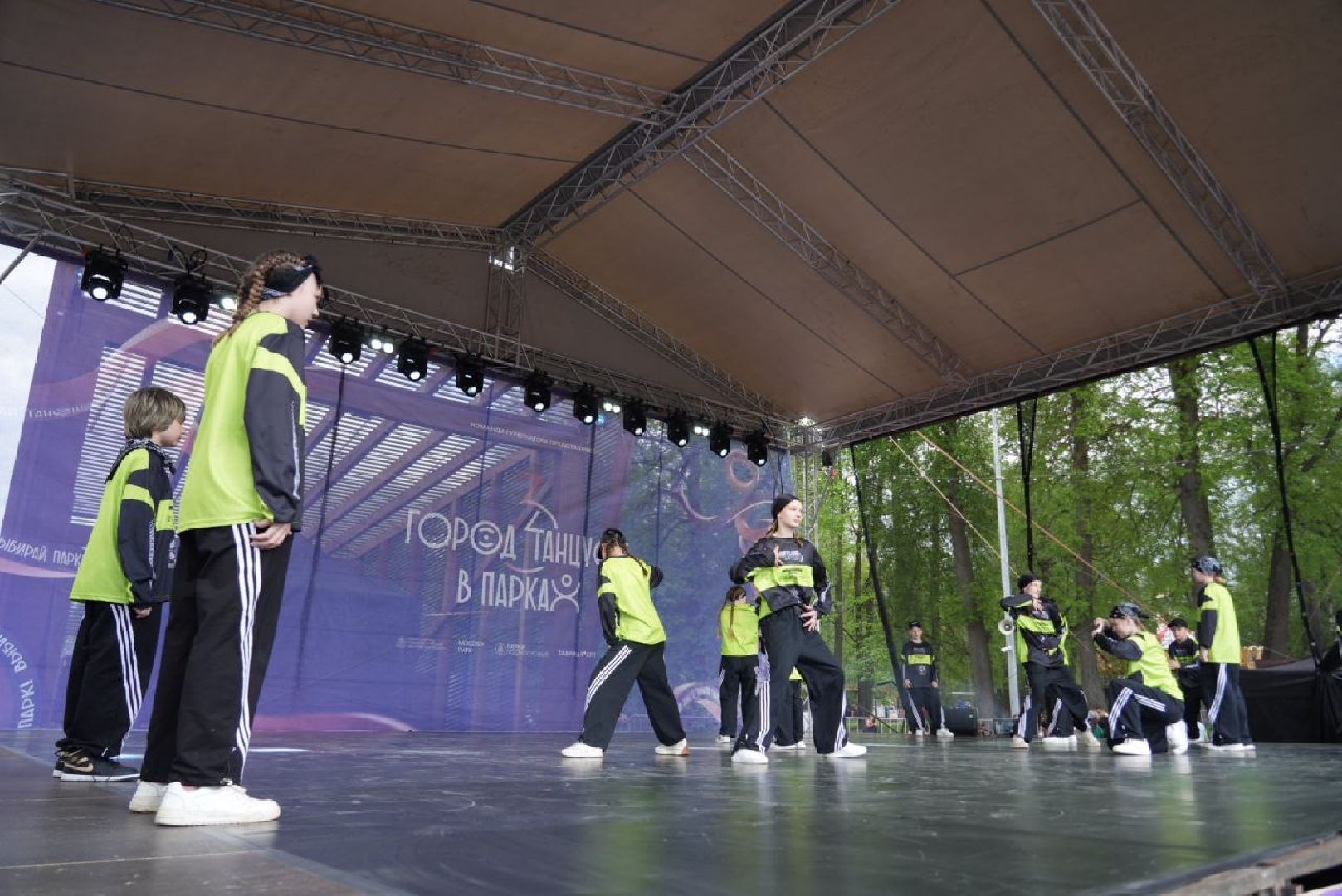 город танцует в парках, танцы, егор дружинин, мособлпарк, сергиев посад, скитские пруды , сергиево-посадский городской округ, парки подмосковья, парки мо,
