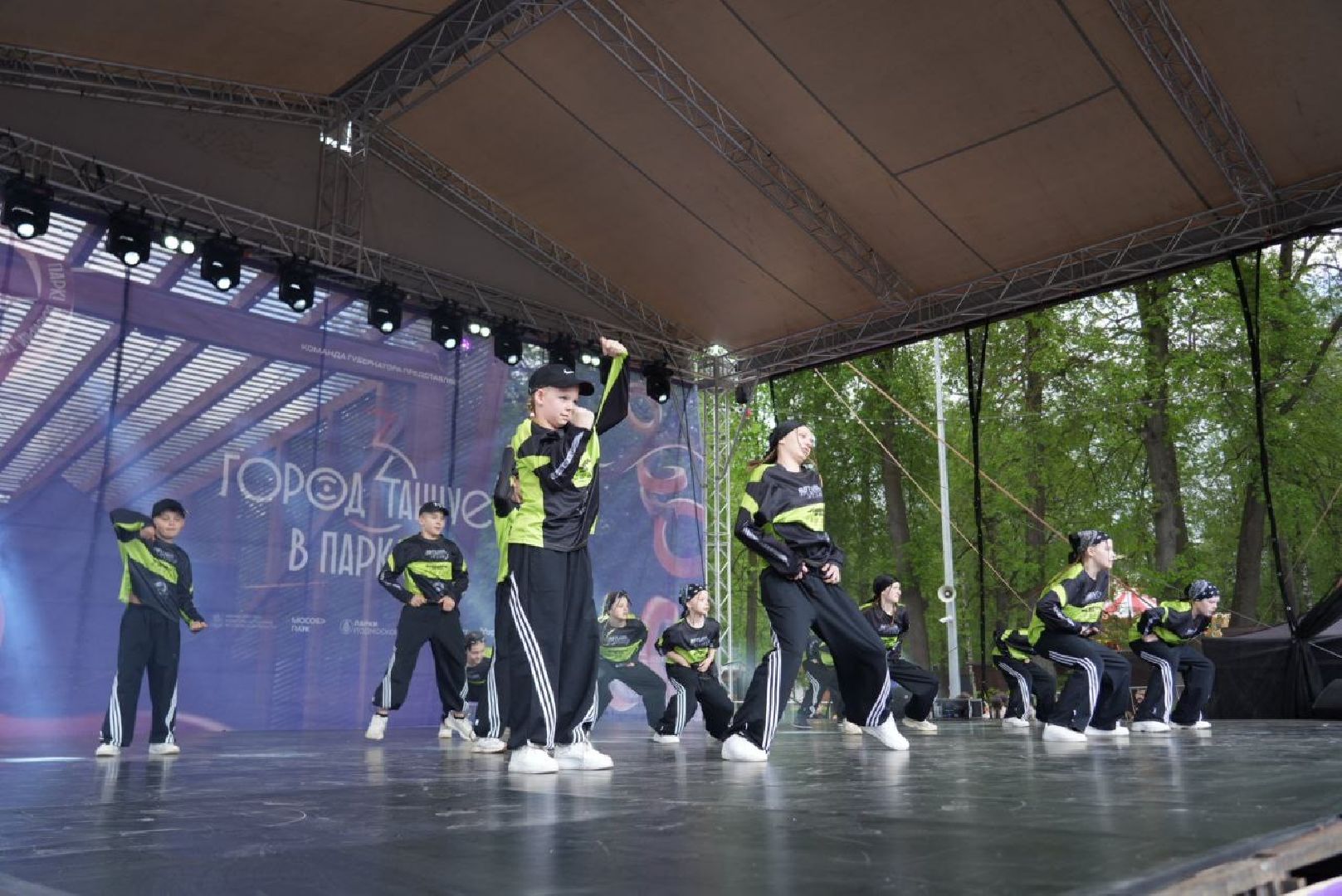 город танцует в парках, танцы, егор дружинин, мособлпарк, сергиев посад, скитские пруды , сергиево-посадский городской округ, парки подмосковья, парки мо,