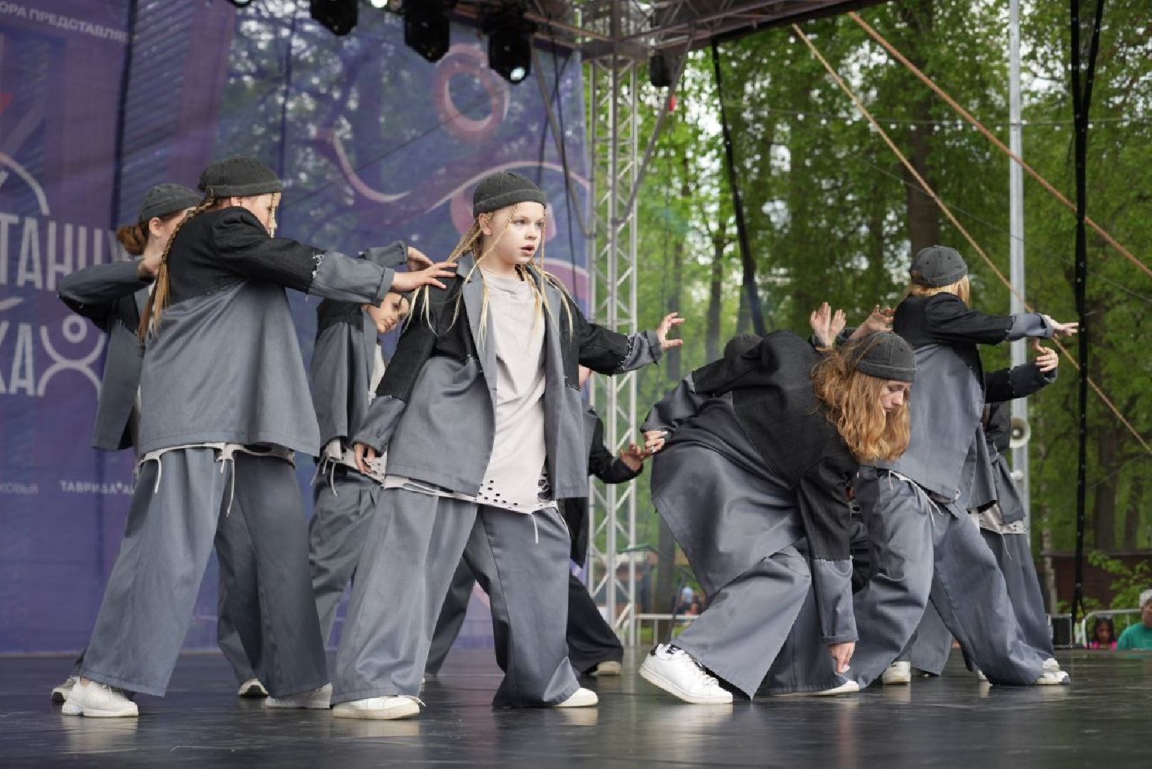 город танцует в парках, танцы, егор дружинин, мособлпарк, сергиев посад, скитские пруды , сергиево-посадский городской округ, парки подмосковья, парки мо,