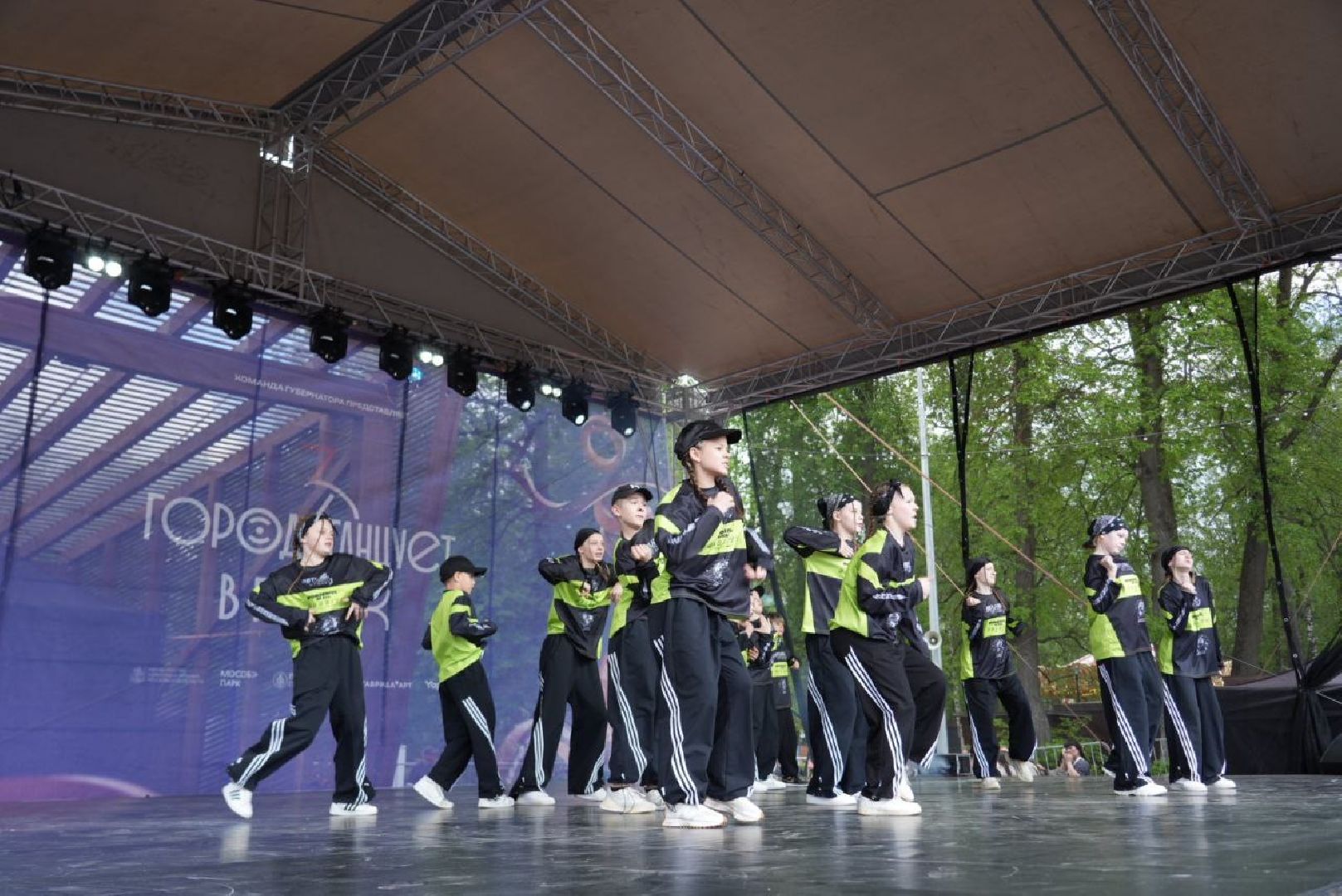 город танцует в парках, танцы, егор дружинин, мособлпарк, сергиев посад, скитские пруды , сергиево-посадский городской округ, парки подмосковья, парки мо,