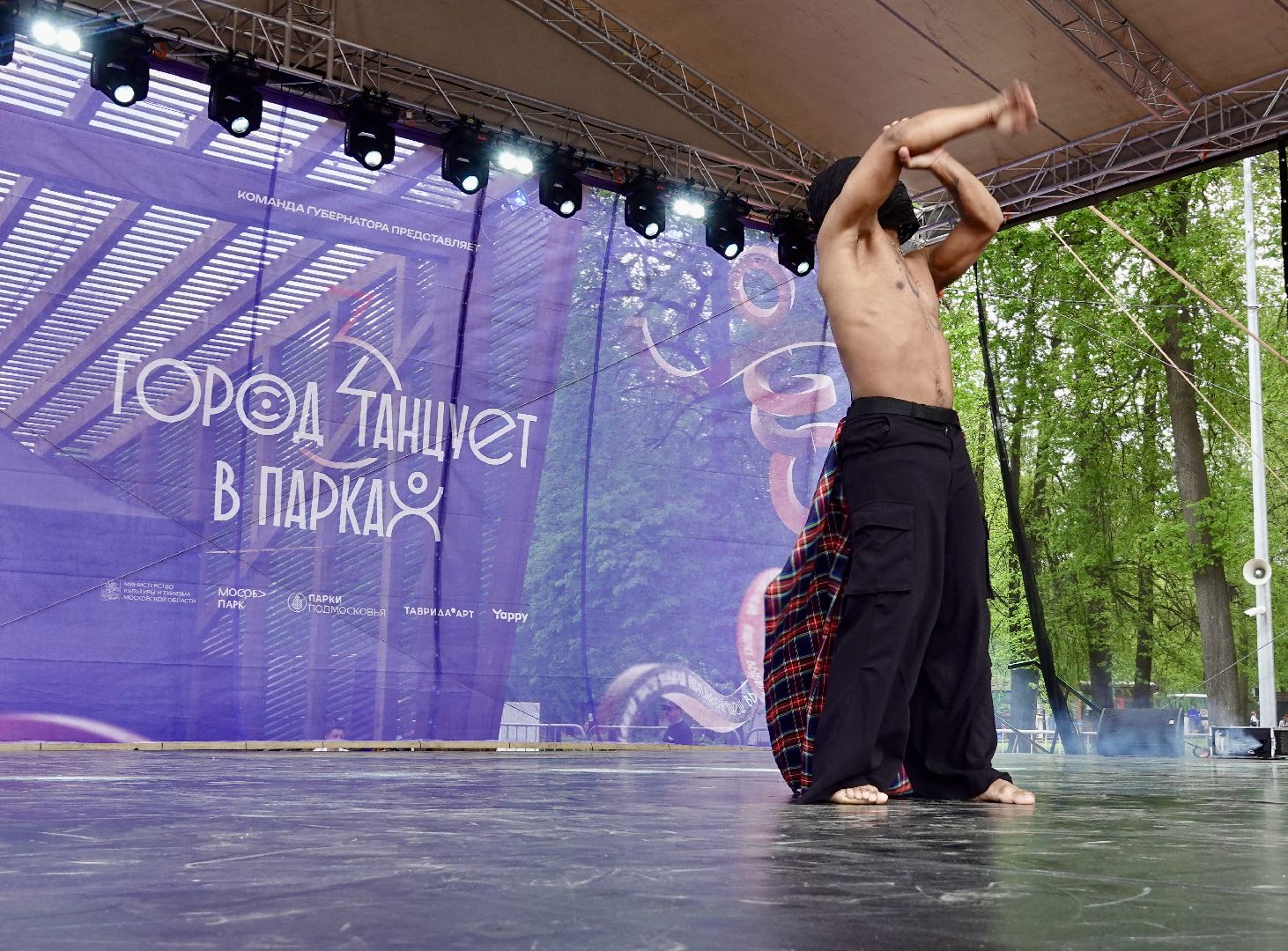 город танцует в парках, танцы, егор дружинин, мособлпарк, сергиев посад, скитские пруды , сергиево-посадский городской округ, парки подмосковья, парки мо,