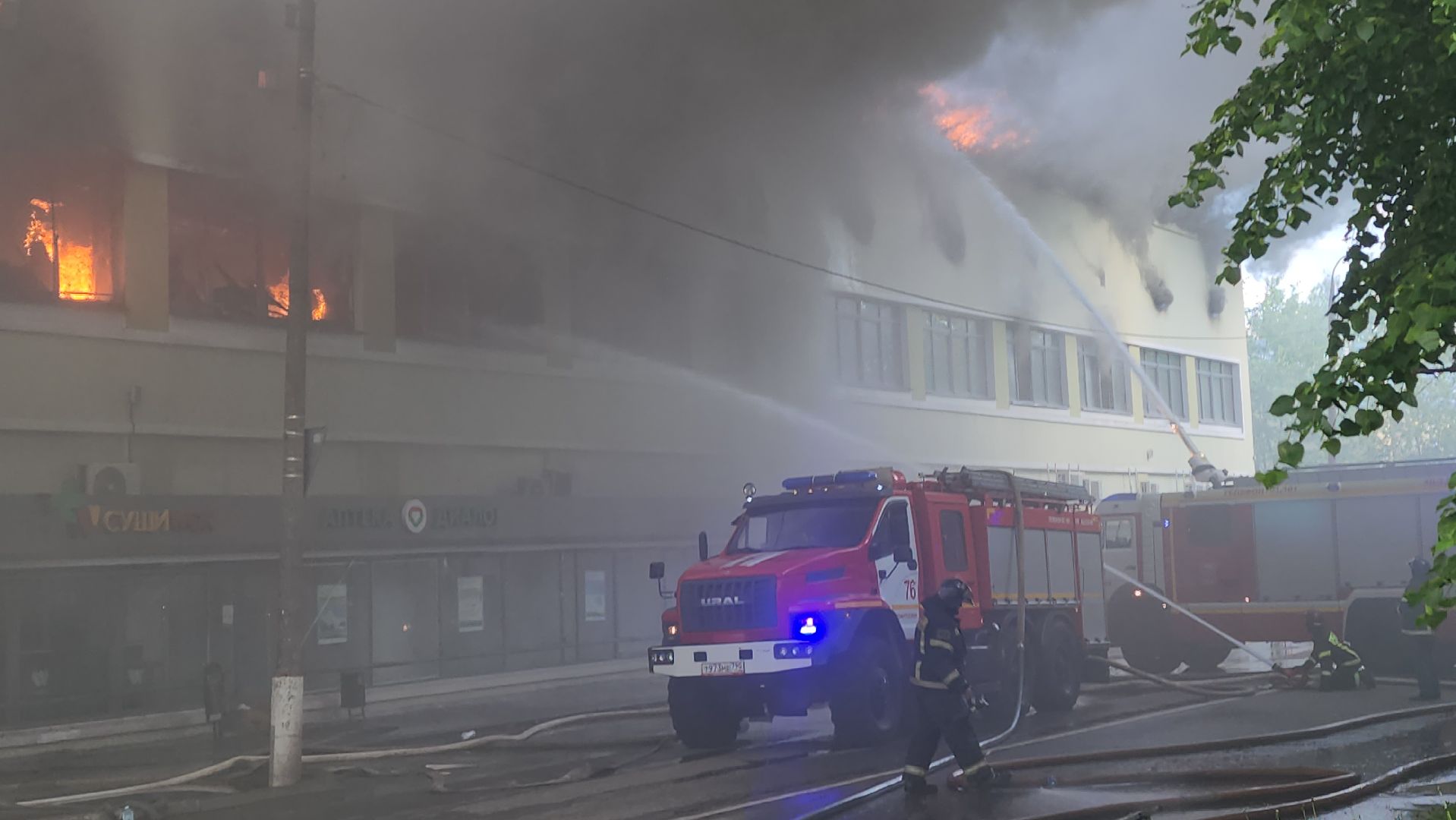 пожар, королёв, чп, пожар в тц, мчс россии, тушение пожара,