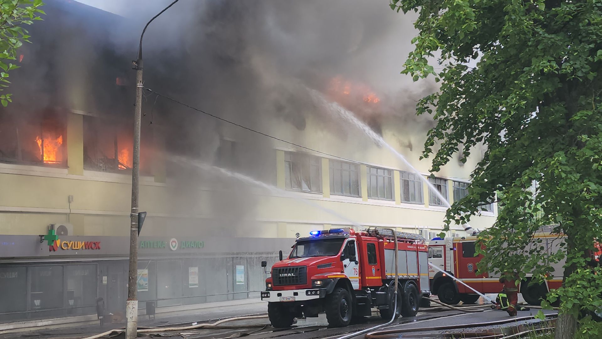 пожар, королёв, чп, пожар в тц, мчс россии, тушение пожара,