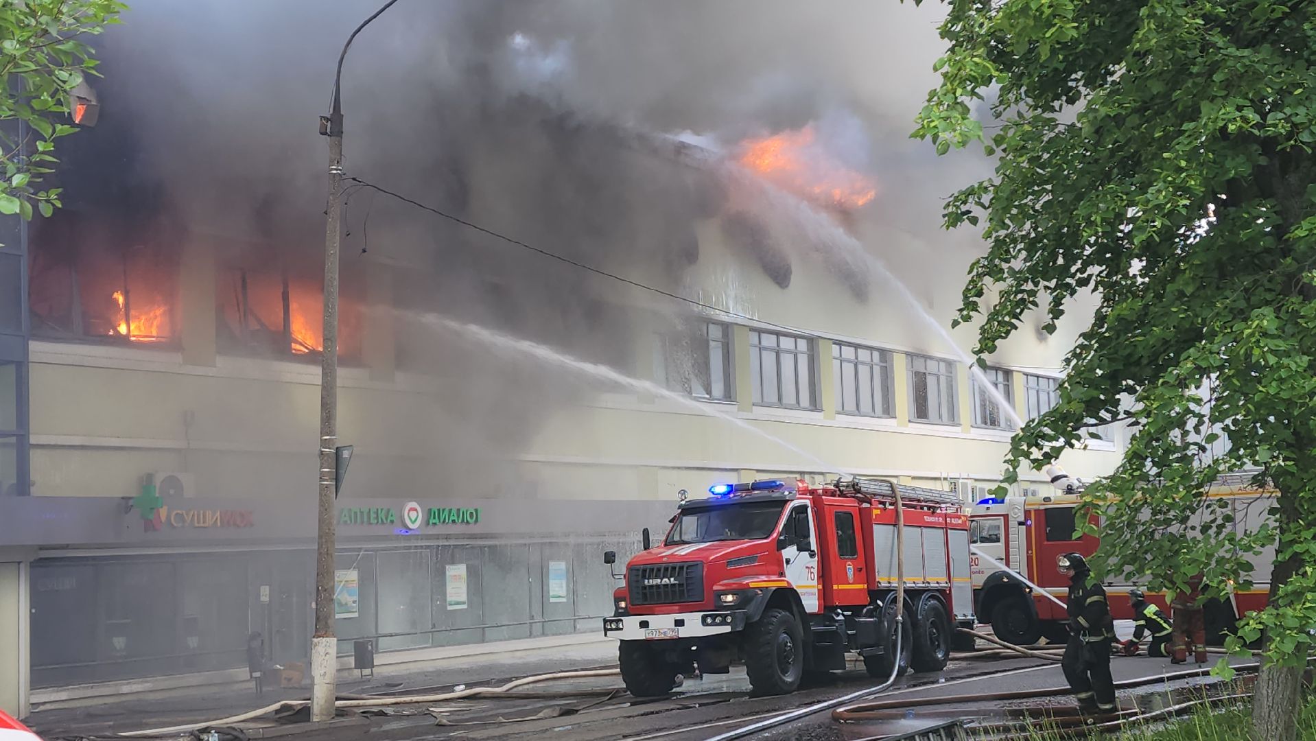 пожар, королёв, чп, пожар в тц, мчс россии, тушение пожара,