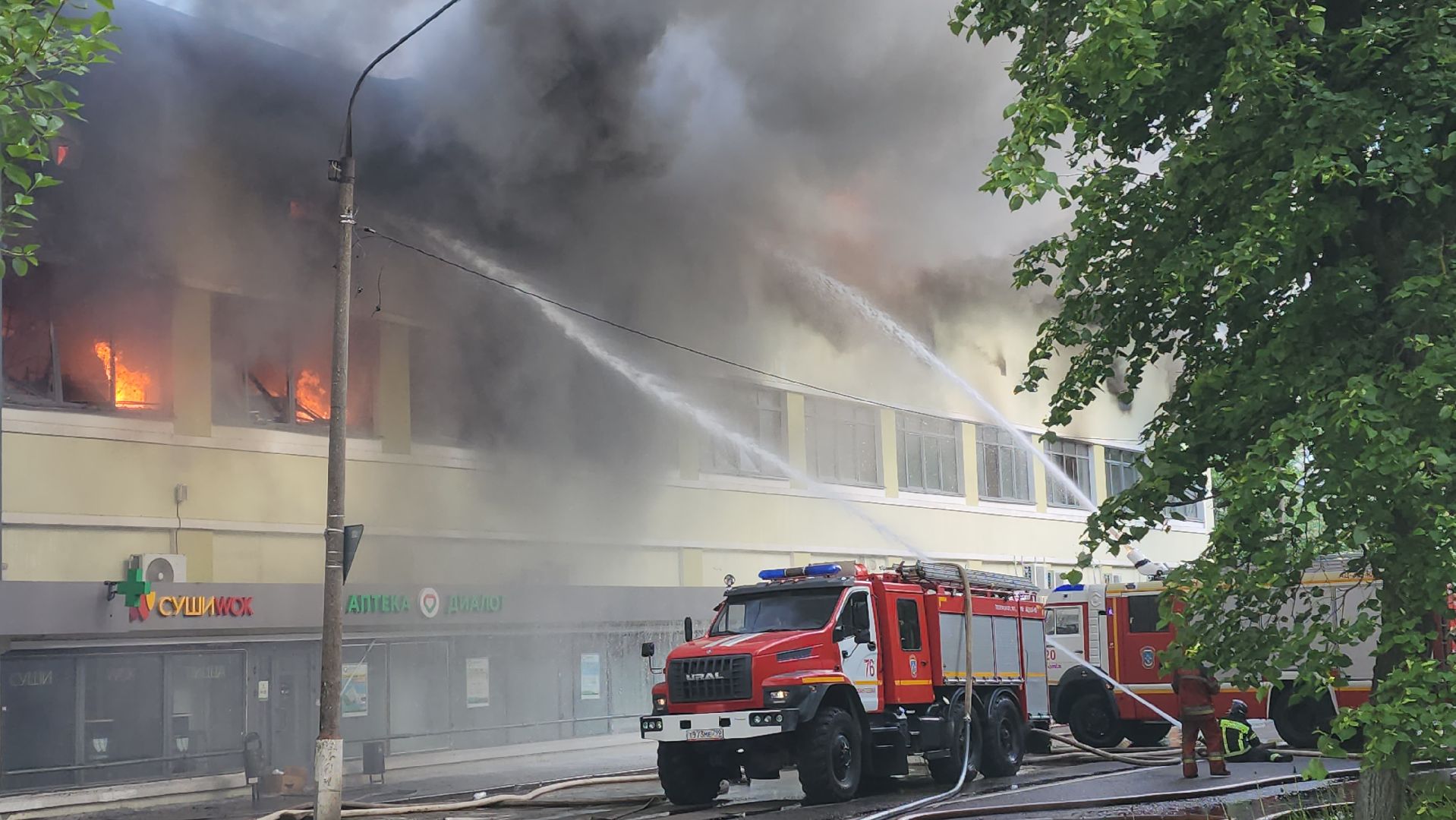 пожар, королёв, чп, пожар в тц, мчс россии, тушение пожара,