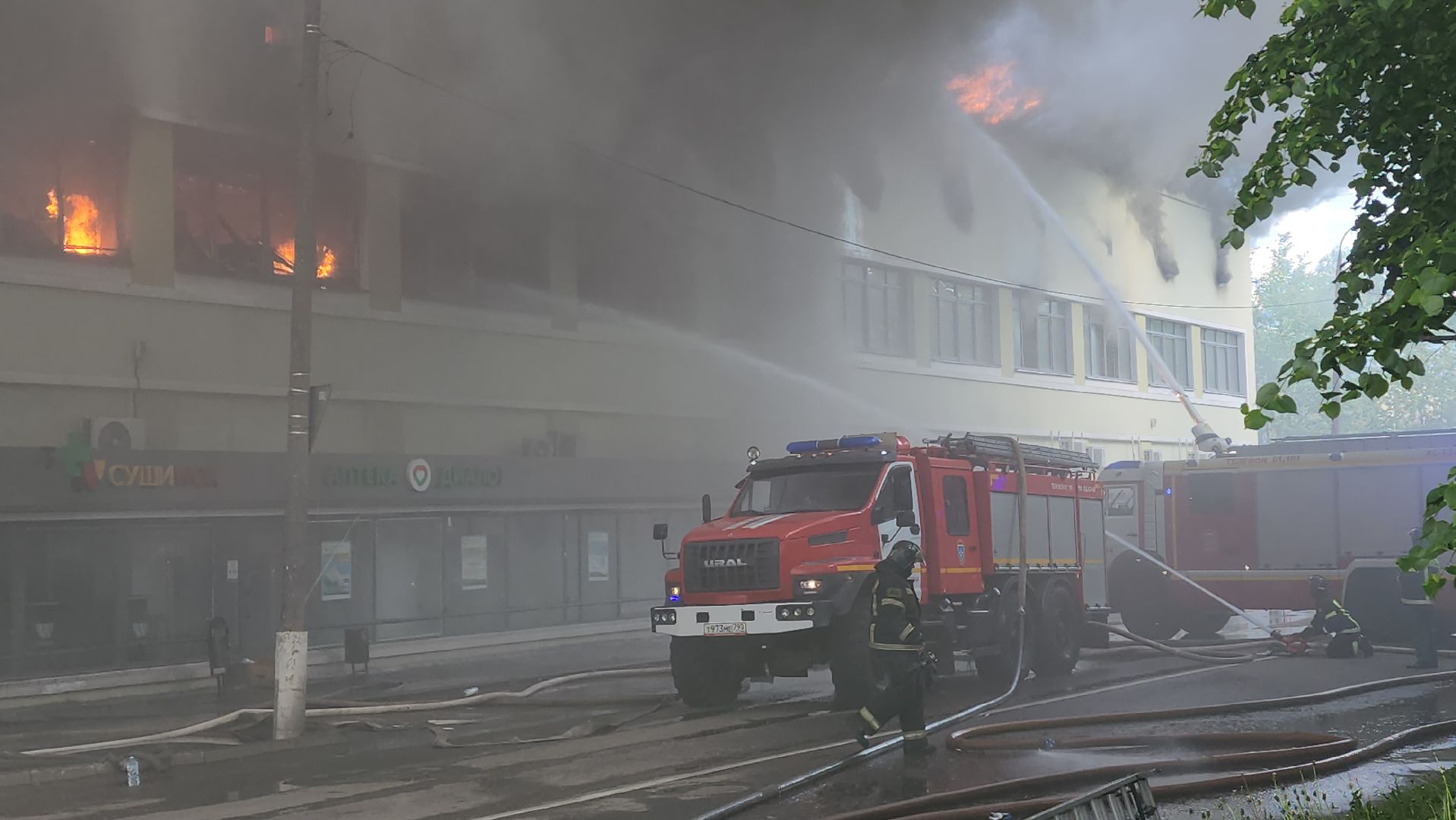пожар, королёв, чп, пожар в тц, мчс россии, тушение пожара,