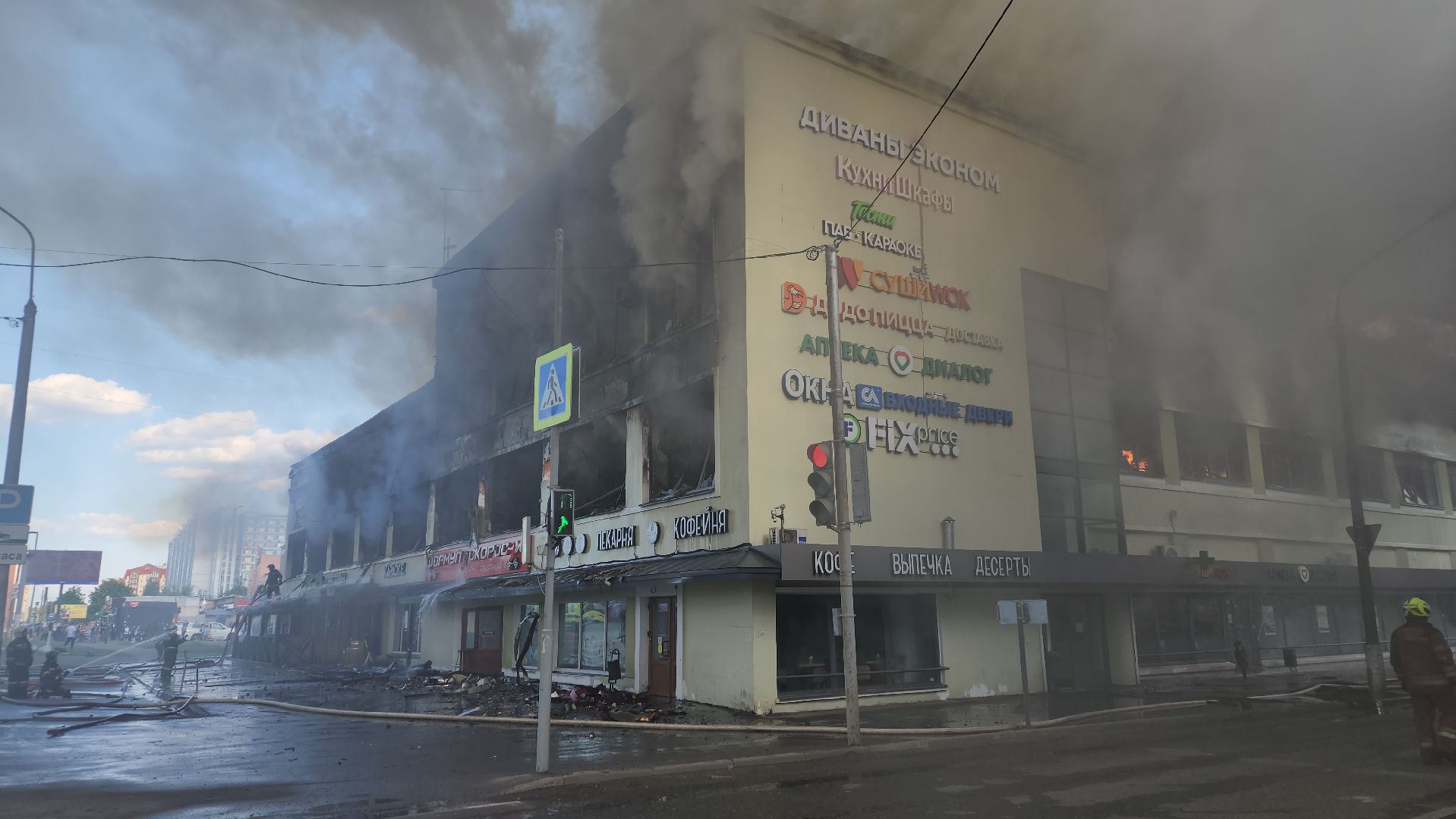 пожар, королёв, чп, пожар в тц, мчс россии, тушение пожара,