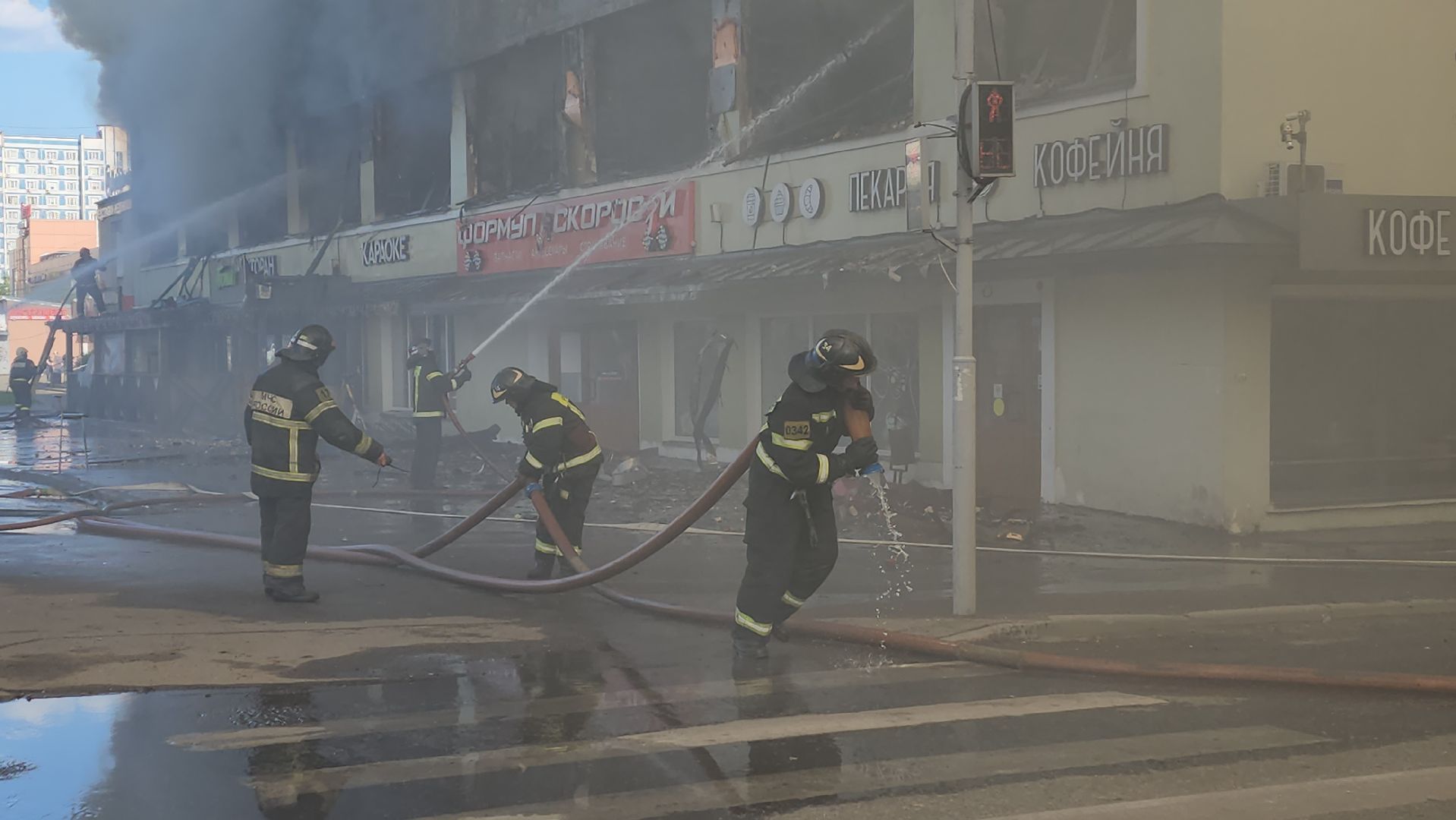 пожар, королёв, чп, пожар в тц, мчс россии, тушение пожара,