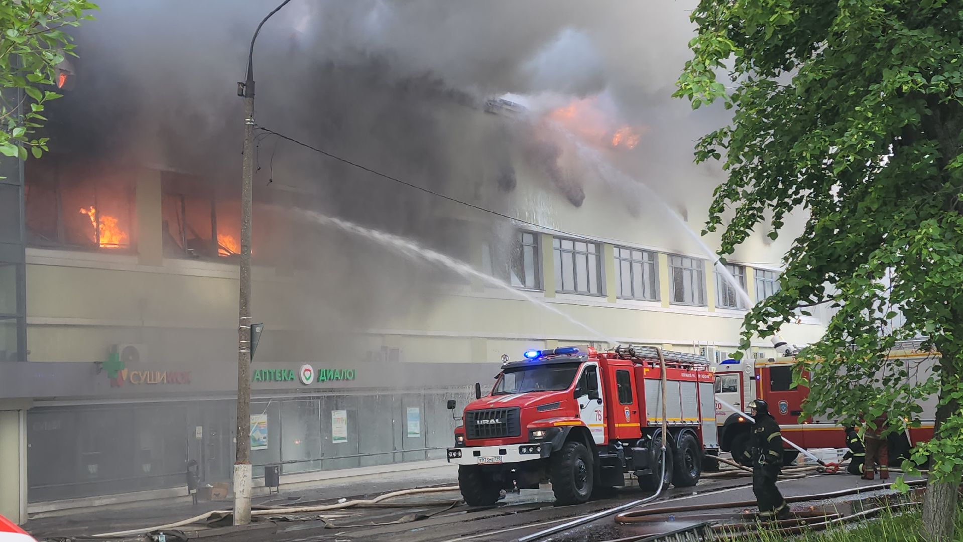 пожар, королёв, чп, пожар в тц, мчс россии, тушение пожара,