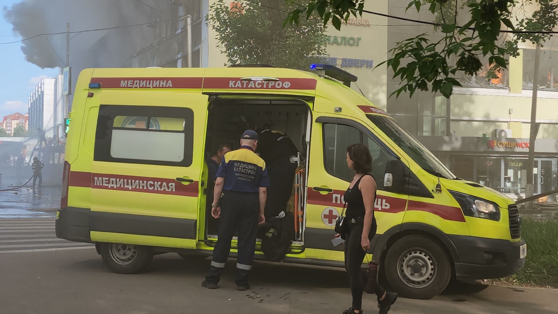 пожар, королёв, чп, пожар в тц, мчс россии, тушение пожара,