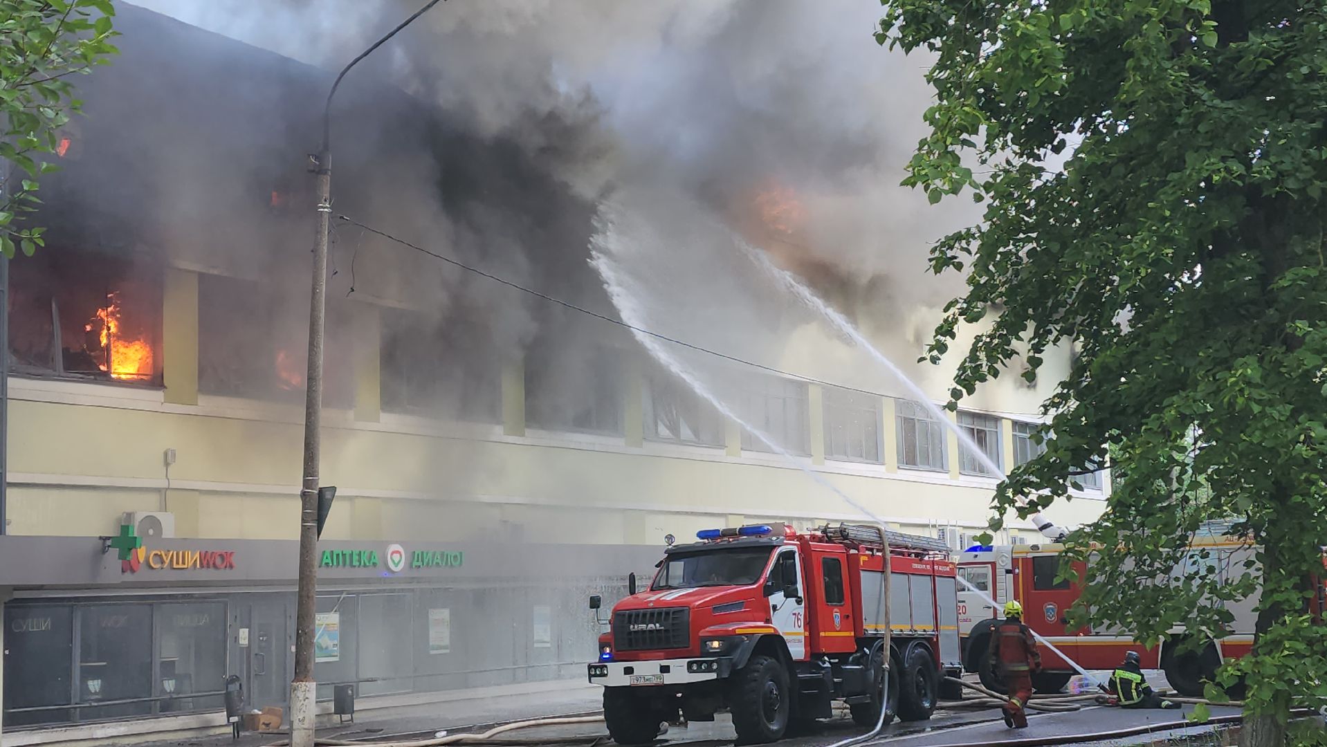 пожар, королёв, чп, пожар в тц, мчс россии, тушение пожара,