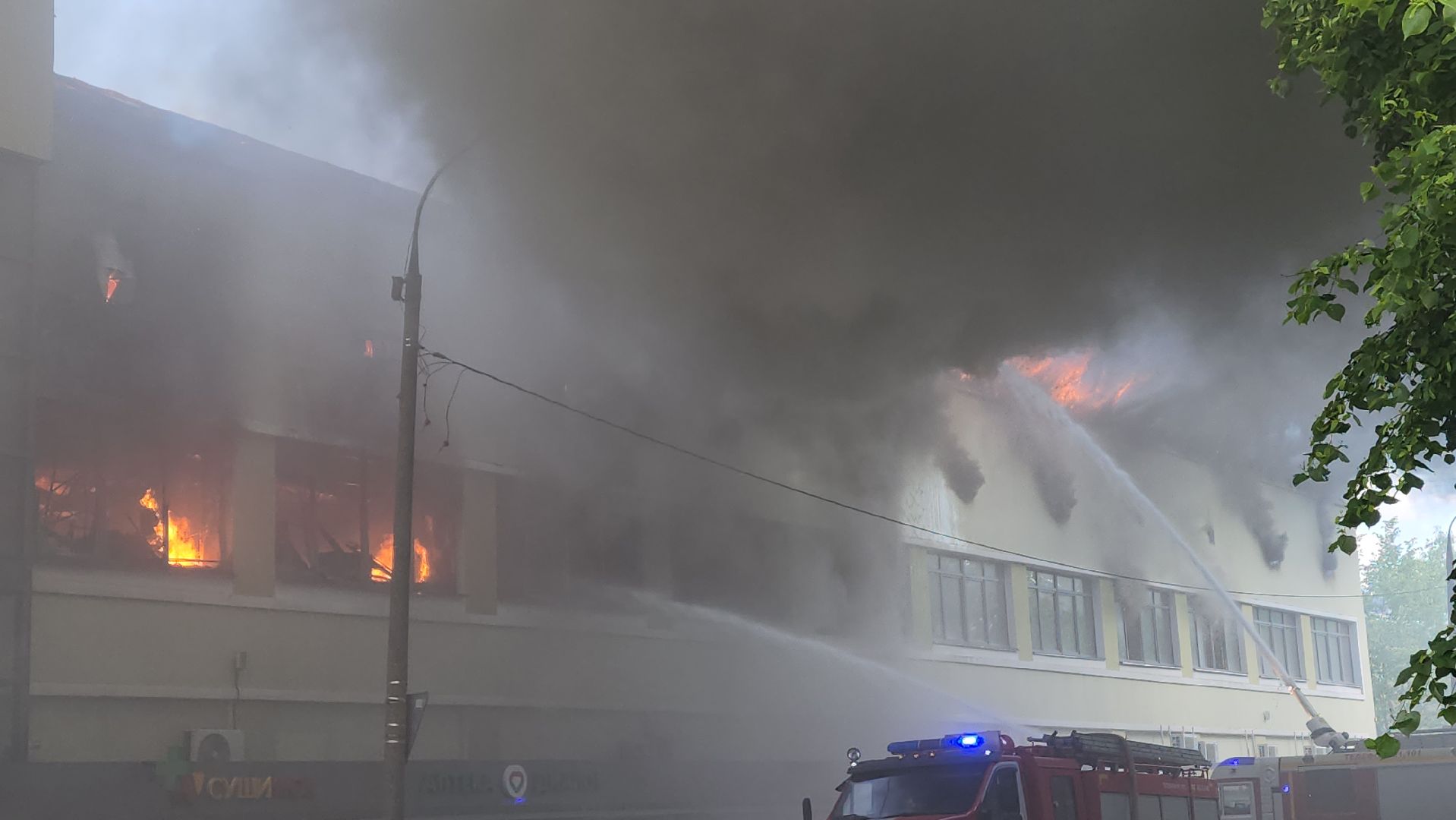 пожар, королёв, чп, пожар в тц, мчс россии, тушение пожара,