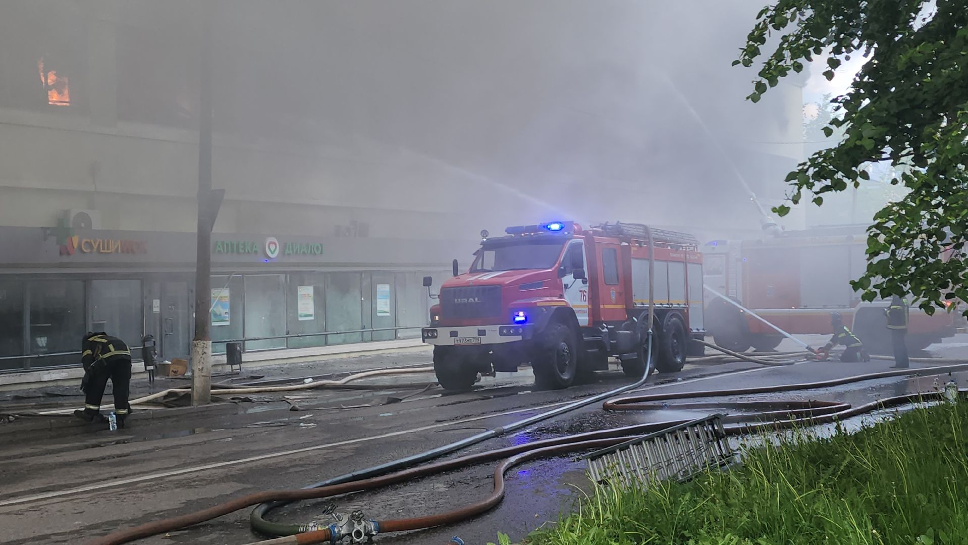 пожар, королёв, чп, пожар в тц, мчс россии, тушение пожара,