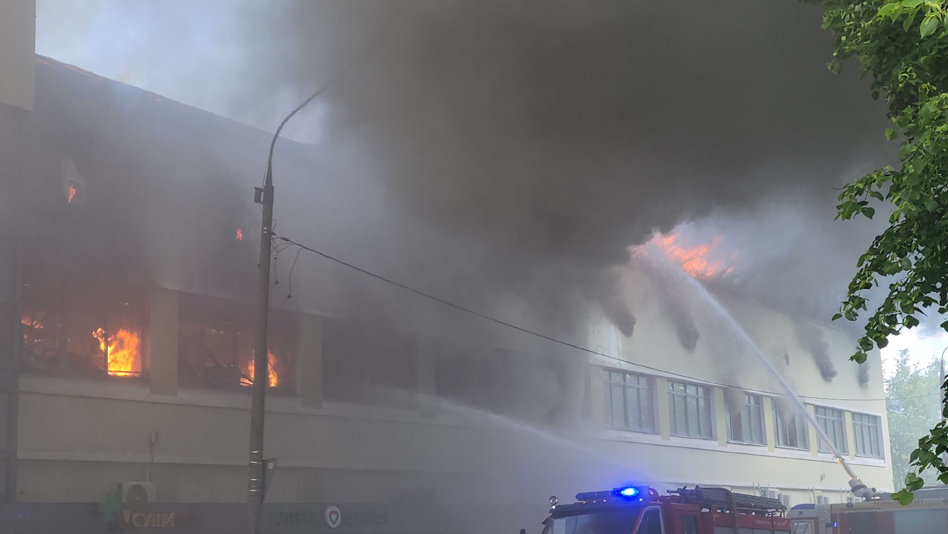 пожар, королёв, чп, пожар в тц, мчс россии, тушение пожара,