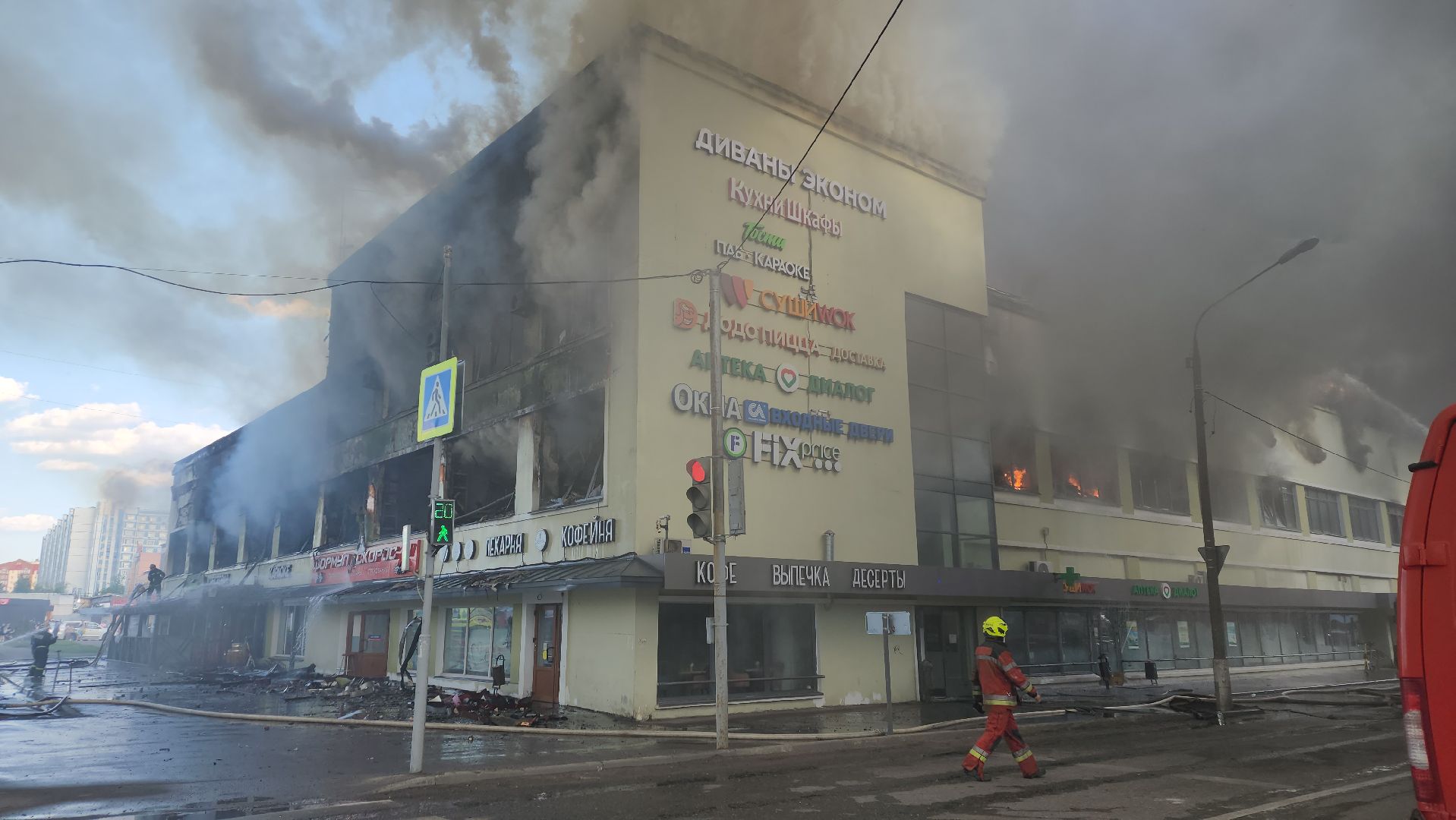 пожар, королёв, чп, пожар в тц, мчс россии, тушение пожара,