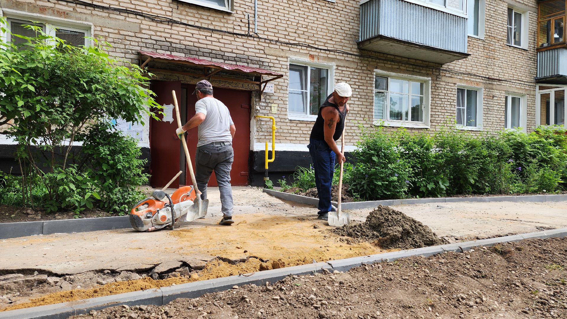 кашира, комплексное благоустройство дворов, тротуары, парковки, входные группы, асфальтирование дворов,