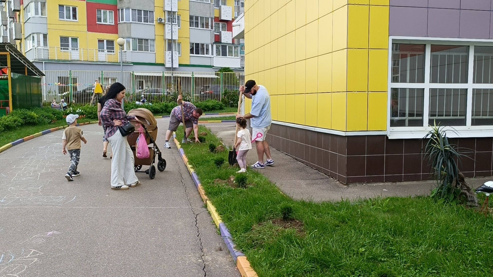 посадка деревьев, лобня, дети,