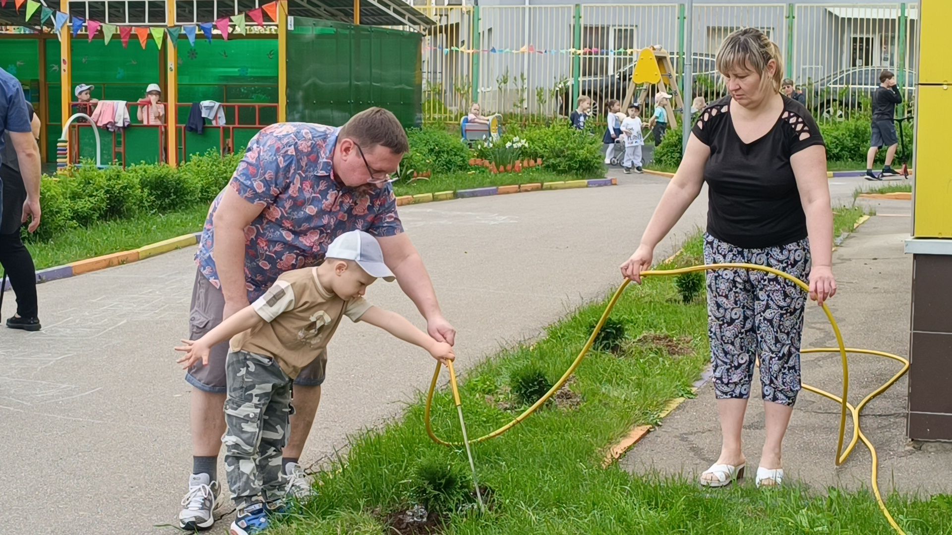 посадка деревьев, лобня, дети,
