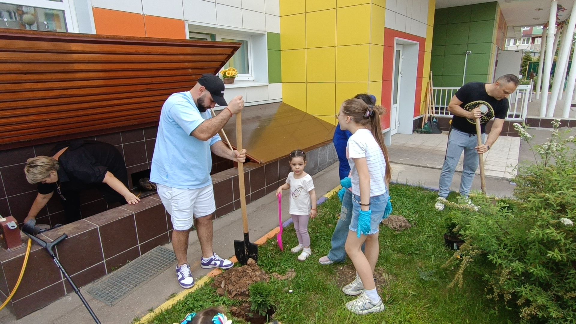 посадка деревьев, лобня, дети,