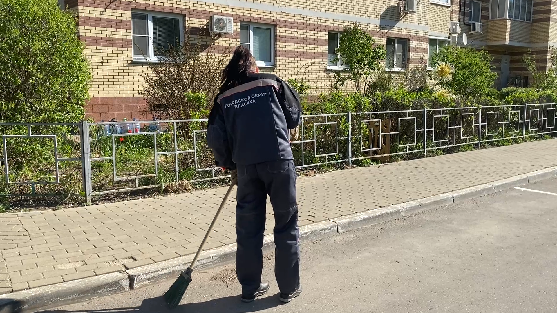 уборка территории, микрорайон школьный власиха, микрорайон тополек власиха, содержание территории,