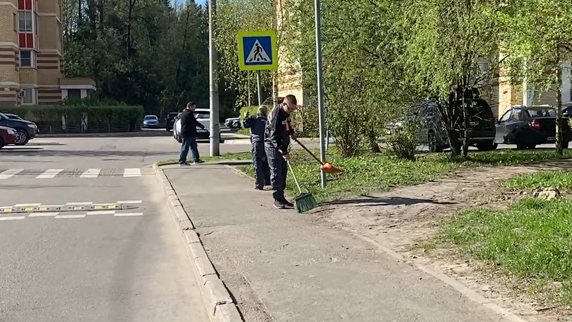 уборка территории, микрорайон школьный власиха, микрорайон тополек власиха, содержание территории,